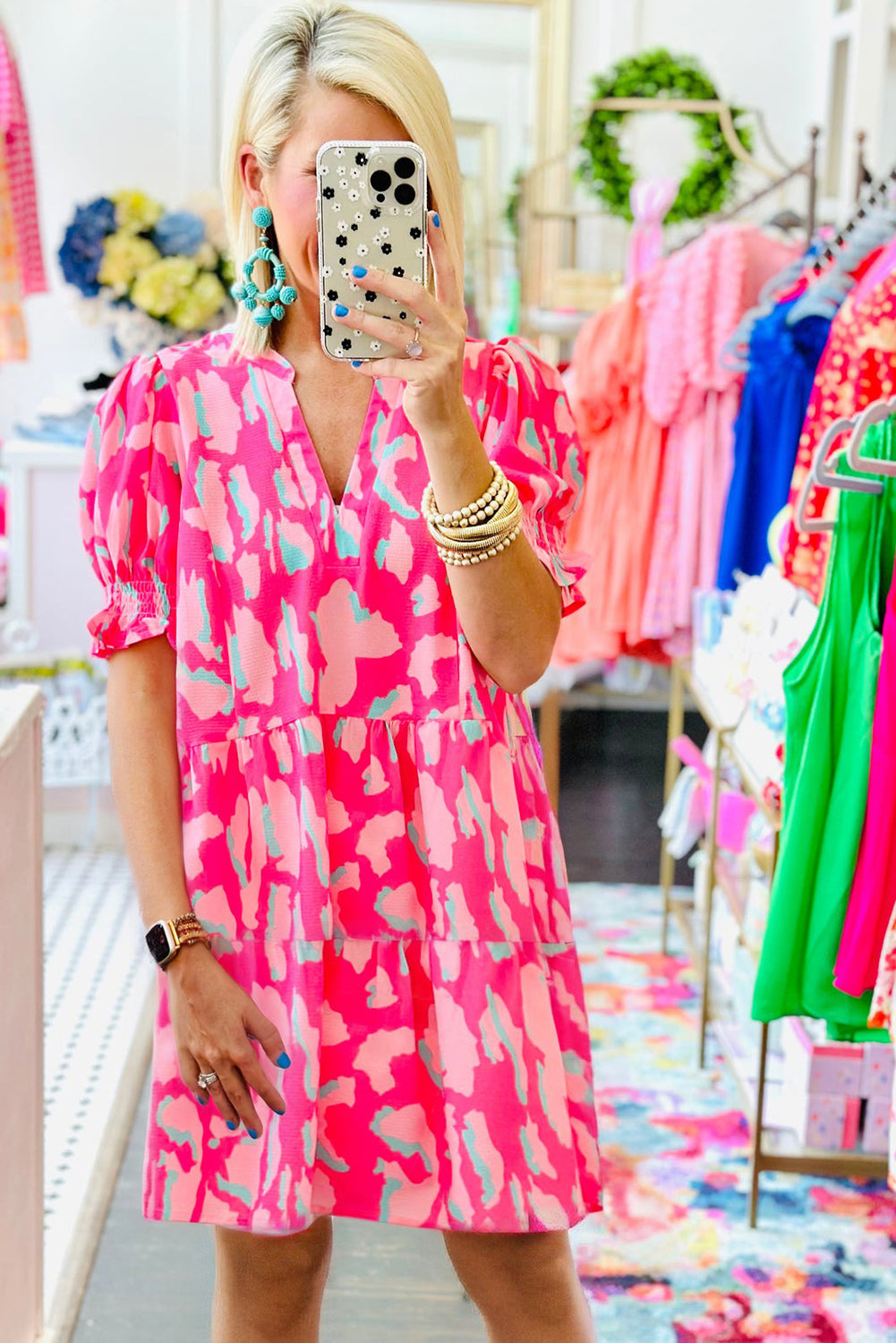 Pink Abstract Print V Neck Smocked Sleeve Mini DressMaterial:100%Polyester


	


		Stand out in style with our mini dress, featuring a unique print and flattering silhouette that exudes charm and sophistication.
