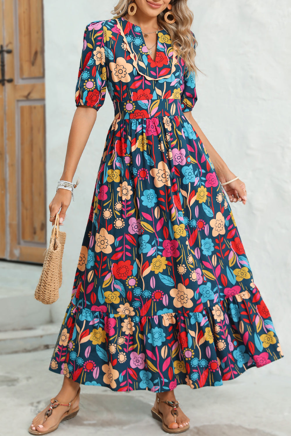 Green Floral Print Split V Neck Puff Sleeve Maxi DressMaterial:100%Cotton



		The dress is made from a soft and breathable fabric, ensuring comfort and a lightweight feel.
	
	
		This maxi dress features a split V 