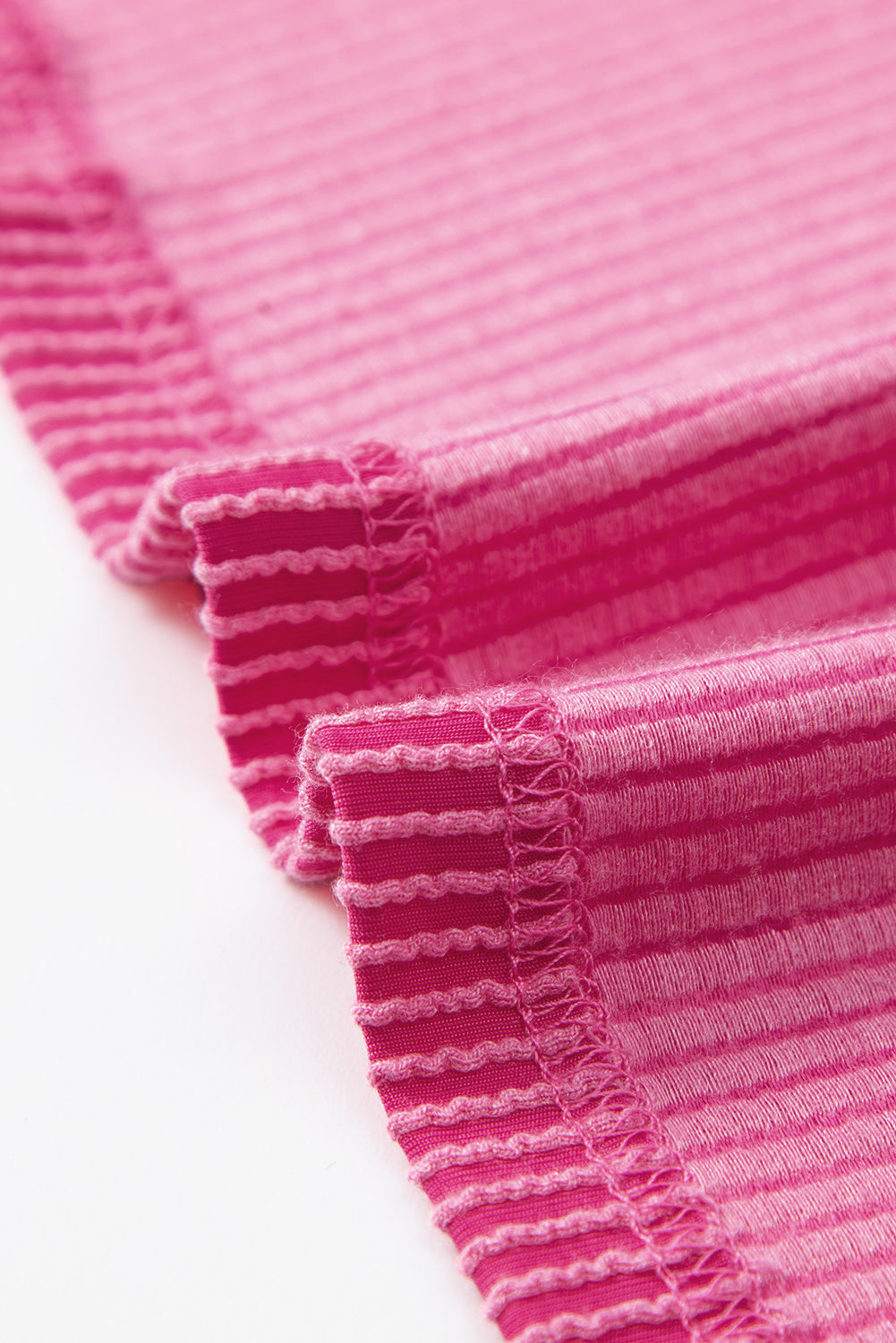 Pink Crinkle Rib Knit Pocketed Loose Fit Crew Neck T ShirtMaterial:75%Polyester+20%Viscose+5%Elastane

• Pink T Shirt offers a charming, feminine touch with its soft pink color and crinkle rib texture, perfect for a casual