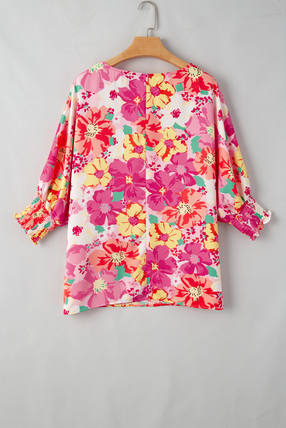 Pink Shirred Cuffs 3/4 Sleeve Boho Floral BlouseMaterial:100%Polyester



		The blouse is a stylish and feminine top featuring shirred cuffs and a boho-inspired floral print, adding a touch of bohemian charm to 