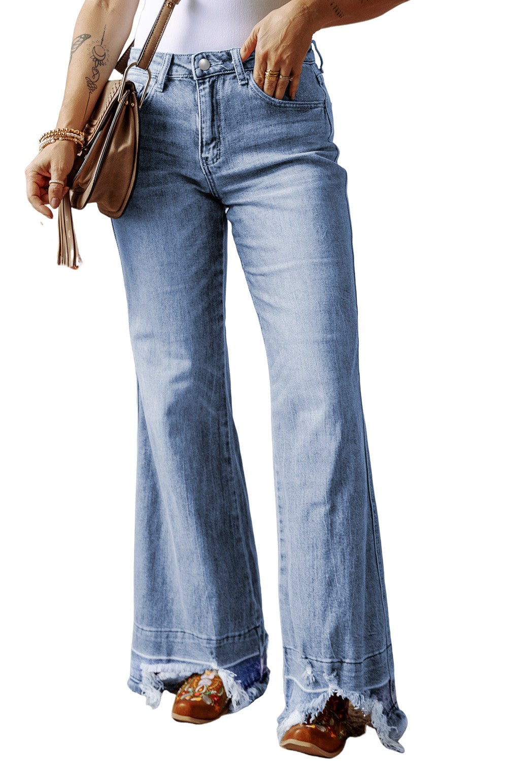 Ashleigh Blue Acid Wash Raw Hem High Waist Flared JeansMaterial:71%Cotton+27.5%Polyester+1.5%Elastane

• Embrace a retro-chic look with the jeans, perfect for casual outings or a stylish night out with friends. 
• The 