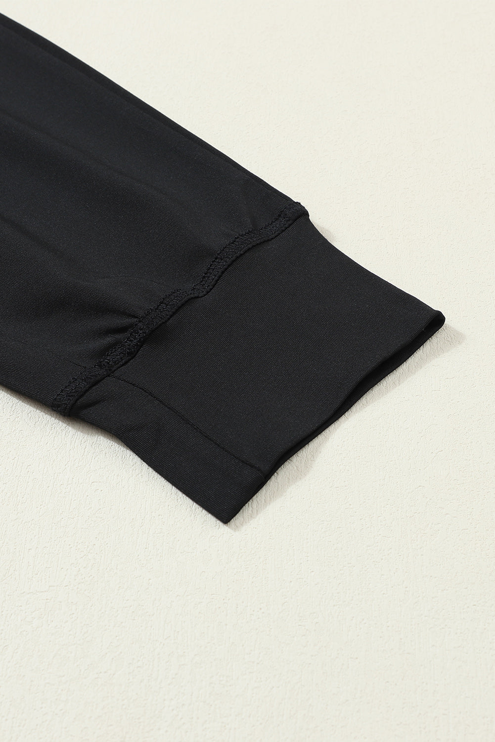 Black Casual Drawstring Drop Waist Pocketed JoggersMaterial:90%Polyester+10%Elastane



		Black can easily be paired with different tops and shoes, making it a go-to option for various outfits.
	
	
		The drawstr