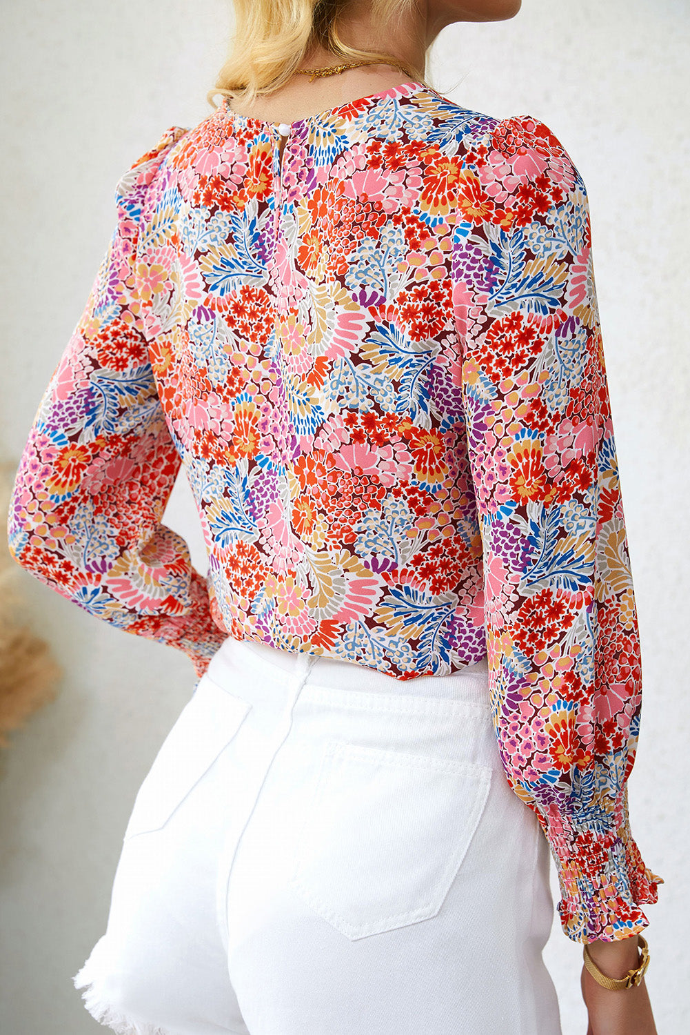 Multicolor Floral Print Smocked Cuffs Long Sleeve BlouseMaterial:100%Polyester


	

			The Floral Print Smocked Cuffs Long Sleeve Blouse is a feminine and elegant addition to any wardrobe. Its delicate floral print and