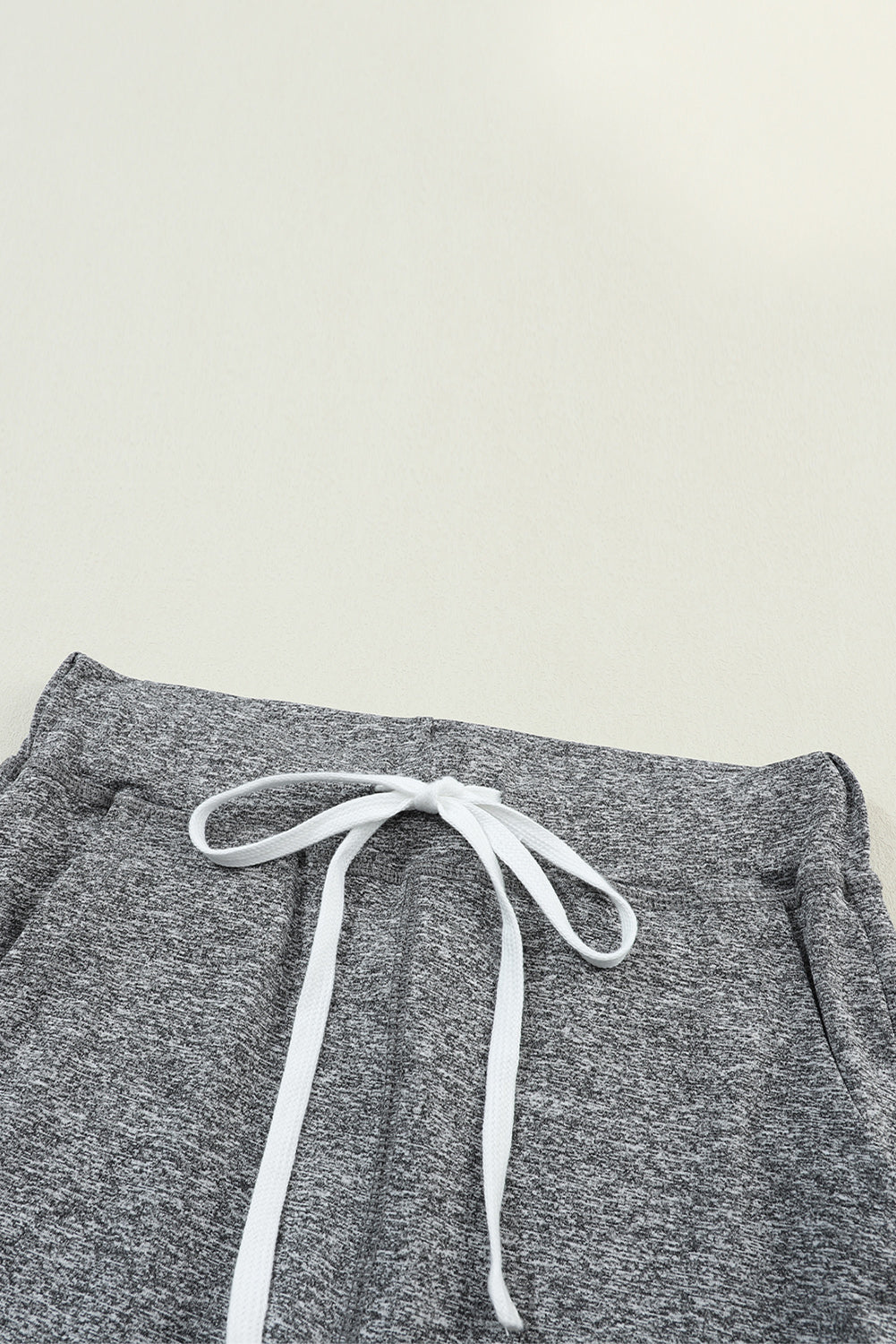 Black Casual Drawstring Drop Waist Pocketed JoggersMaterial:90%Polyester+10%Elastane



		Black can easily be paired with different tops and shoes, making it a go-to option for various outfits.
	
	
		The drawstr