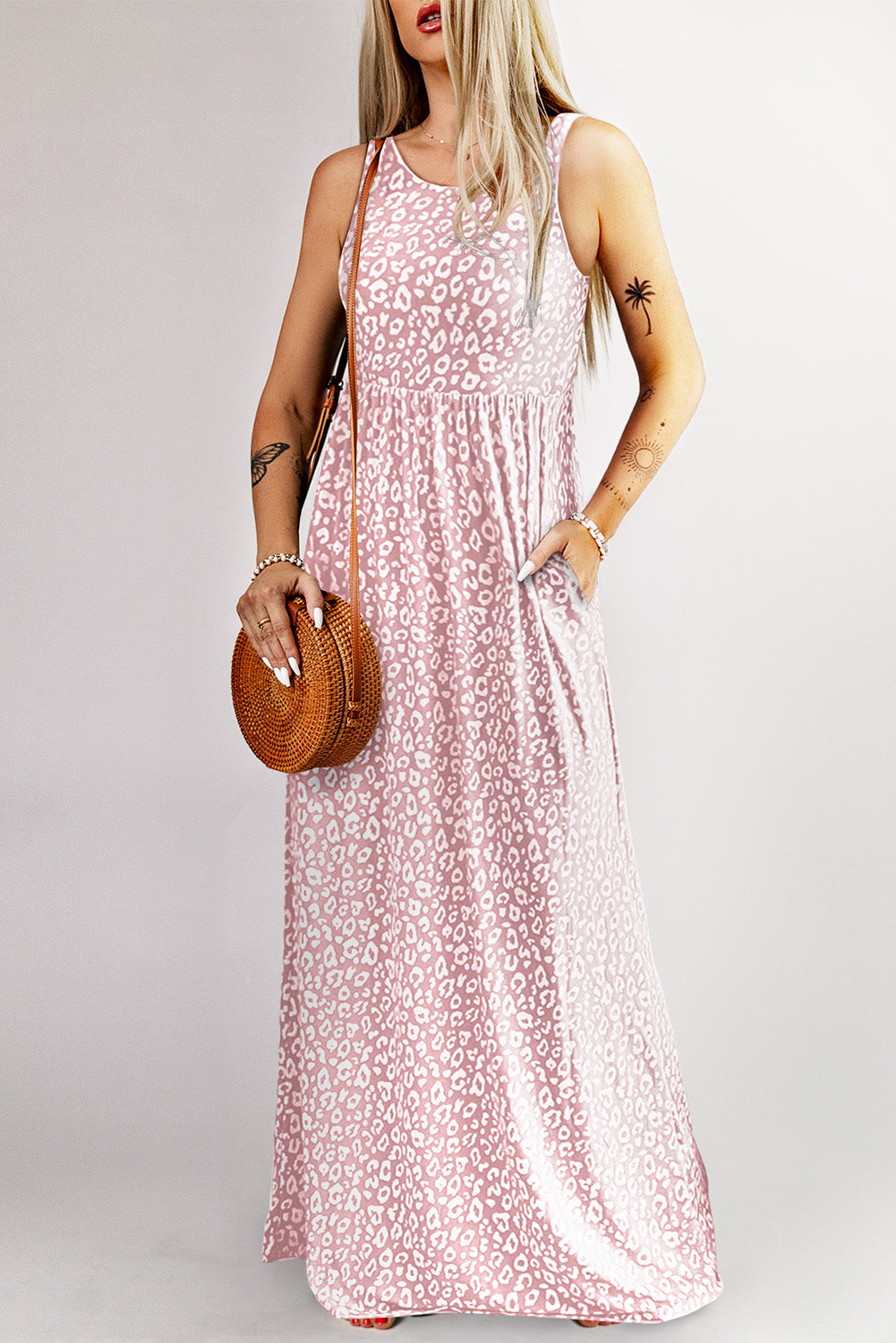 Pink Sleeveless Floor Length Leopard Print Dress with PocketsMaterial:95%POLYESTER+5%ELASTANE



		•The dress features a bold and eye-catching leopard print design.
	
	
		•The floor length and sleeveless design make it pe