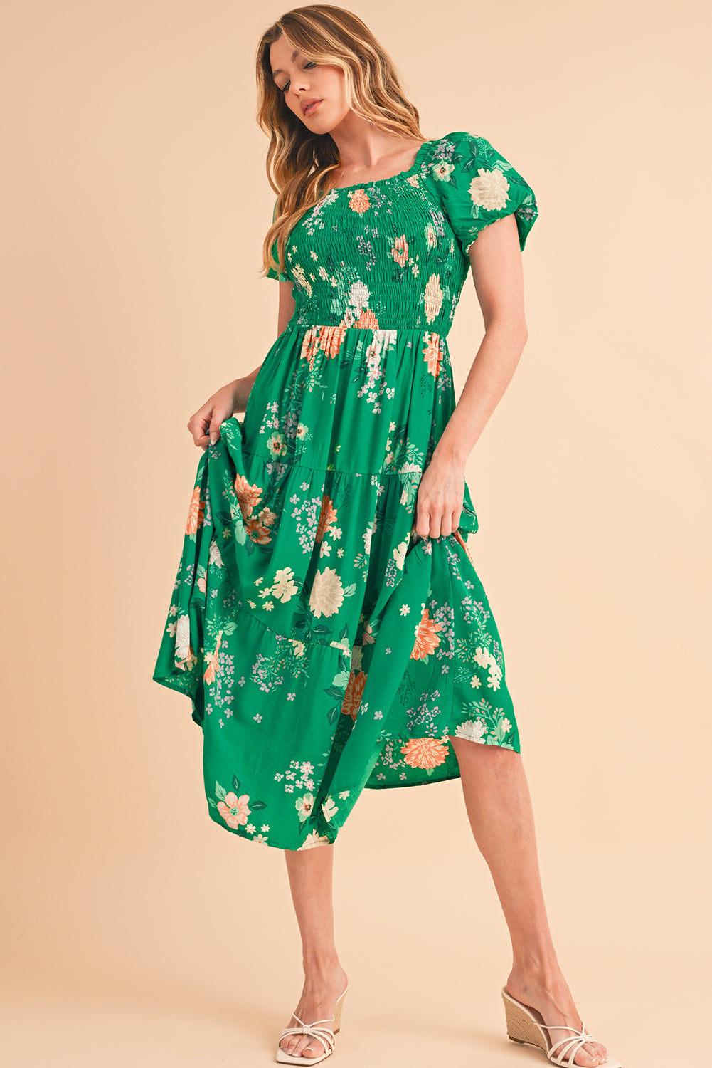 Green Floral Print Bubble Sleeve Smocked Tiered Midi DressMaterial:100%Viscose



		This chic dress adds a vibrant and feminine touch, creating a romantic look
	
	
		The smocked panel provides a fitted and flattering w