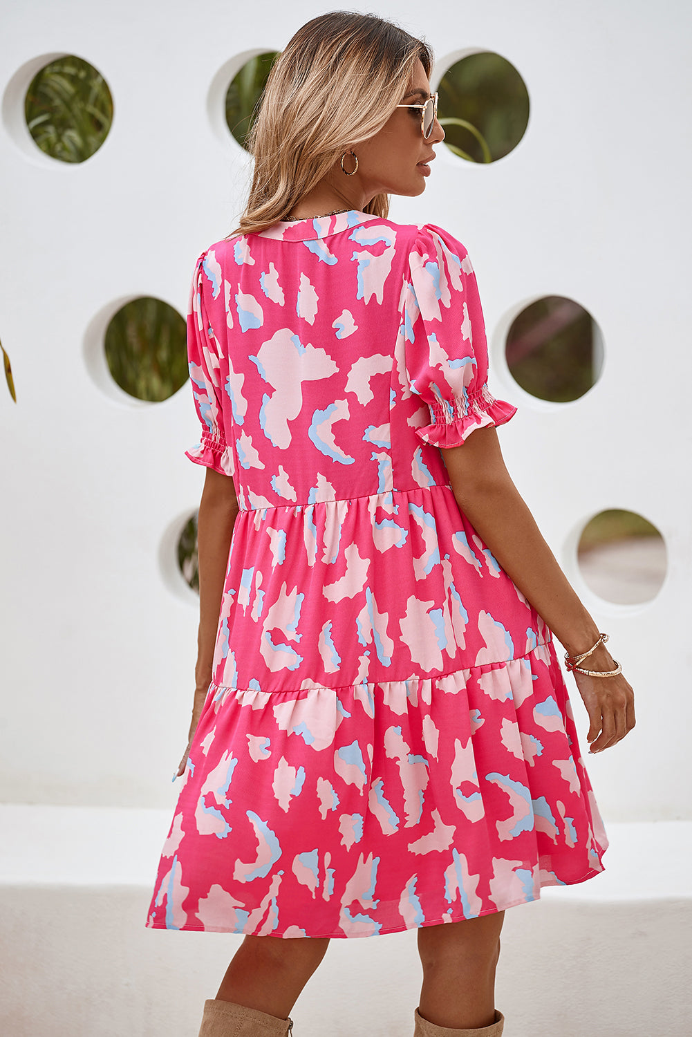 Pink Abstract Print V Neck Smocked Sleeve Mini DressMaterial:100%Polyester


	


		Stand out in style with our mini dress, featuring a unique print and flattering silhouette that exudes charm and sophistication.
