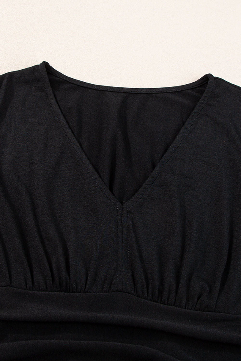 Peacock Blue Deep V Neck Ruched High Waist Midi DressMaterial:65%Polyester+30%Viscose+5%Elastane



		This concise long dress is versatile and suitable for various occasions. 
	
	
		The trendy high-waist look is e
