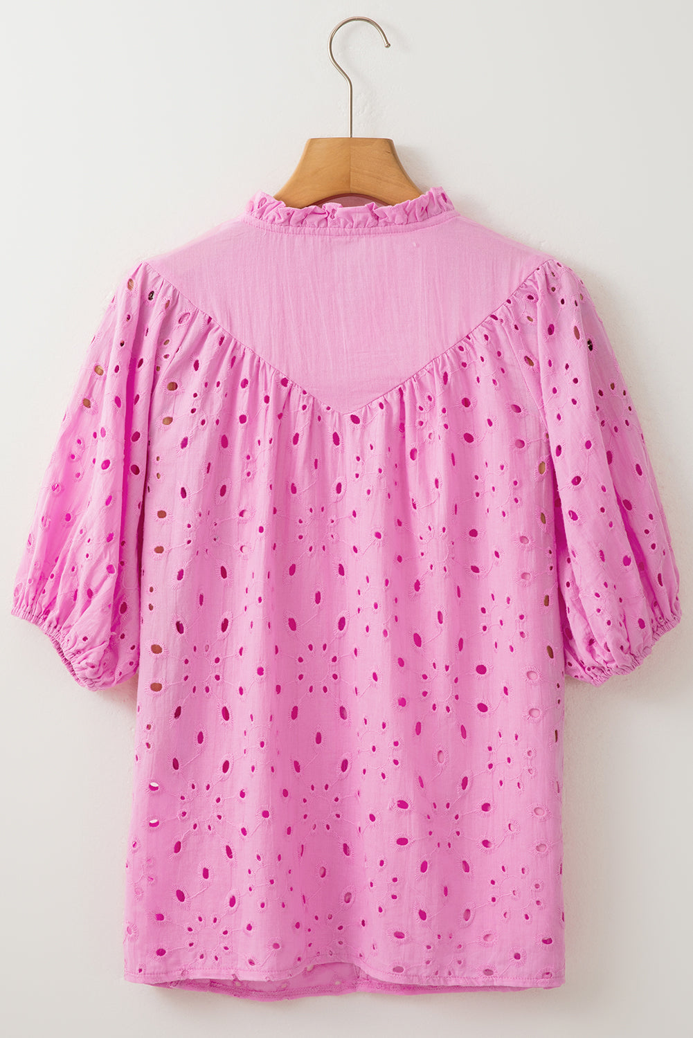 Green Flower Hollow-out Short Puff Sleeve BlouseMaterial:100%Cotton



		With charming floral details and hollow-out accents, this blouse offers a touch of elegance and femininity.
	
	
		Featuring short puff 