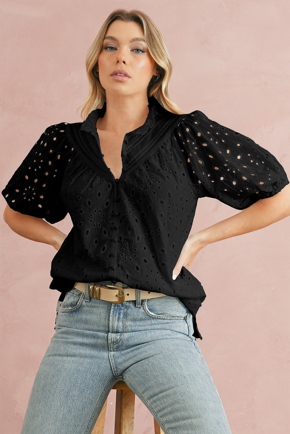 Green Flower Hollow-out Short Puff Sleeve BlouseMaterial:100%Cotton



		With charming floral details and hollow-out accents, this blouse offers a touch of elegance and femininity.
	
	
		Featuring short puff 