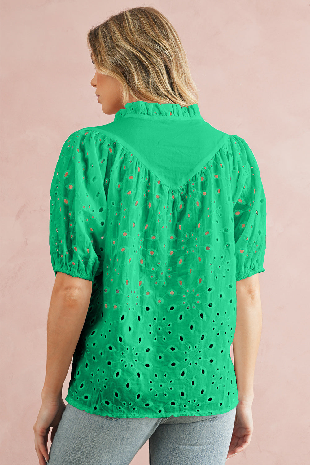Green Flower Hollow-out Short Puff Sleeve BlouseMaterial:100%Cotton



		With charming floral details and hollow-out accents, this blouse offers a touch of elegance and femininity.
	
	
		Featuring short puff 
