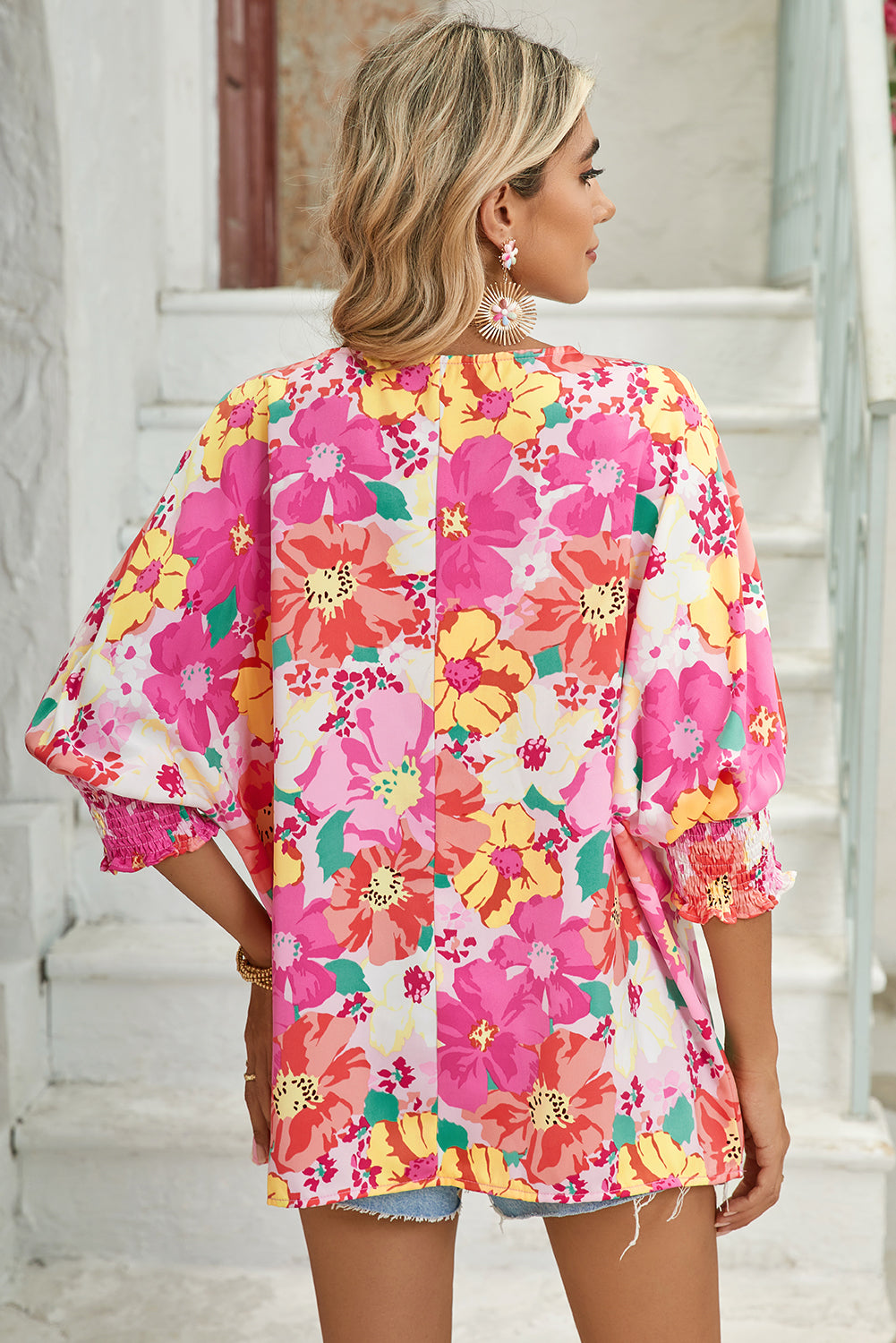 Pink Shirred Cuffs 3/4 Sleeve Boho Floral BlouseMaterial:100%Polyester



		The blouse is a stylish and feminine top featuring shirred cuffs and a boho-inspired floral print, adding a touch of bohemian charm to 