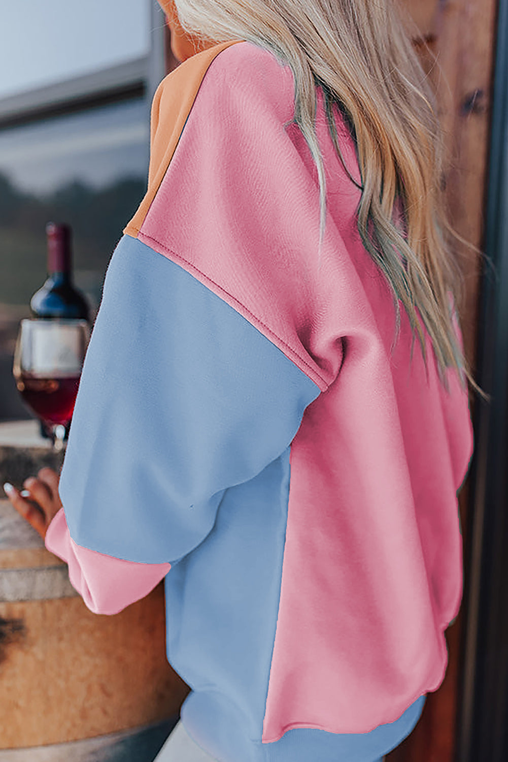 Bright Pink Colorblock Patchwork Drop Shoulder SweatshirtMaterial:70%Polyester+30%Cotton

• Embrace a blend of casual charm and trendy style with our sweatshirt, perfect for a relaxed yet fashionable look. 
• Crafted wit