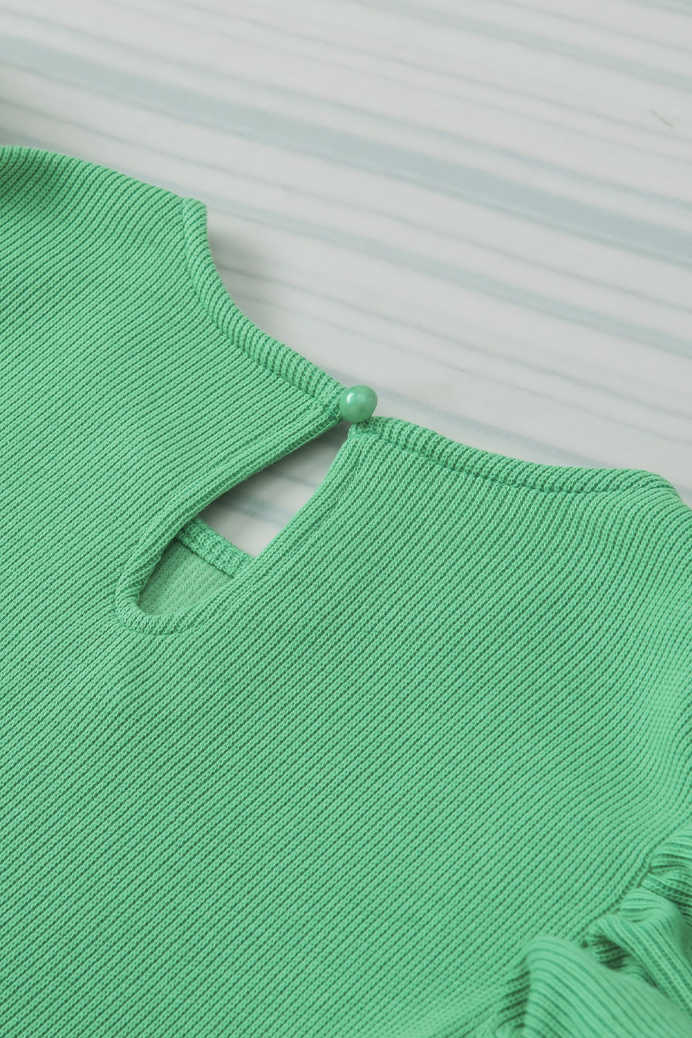 Green Solid Color Ruffle Sleeve Ribbed BlouseMaterial:65%cotton+33%polyester+2%Elastane



		The blouse features ruffle sleeves, which add a playful and romantic touch to the overall design. 
	
	
		The sol
