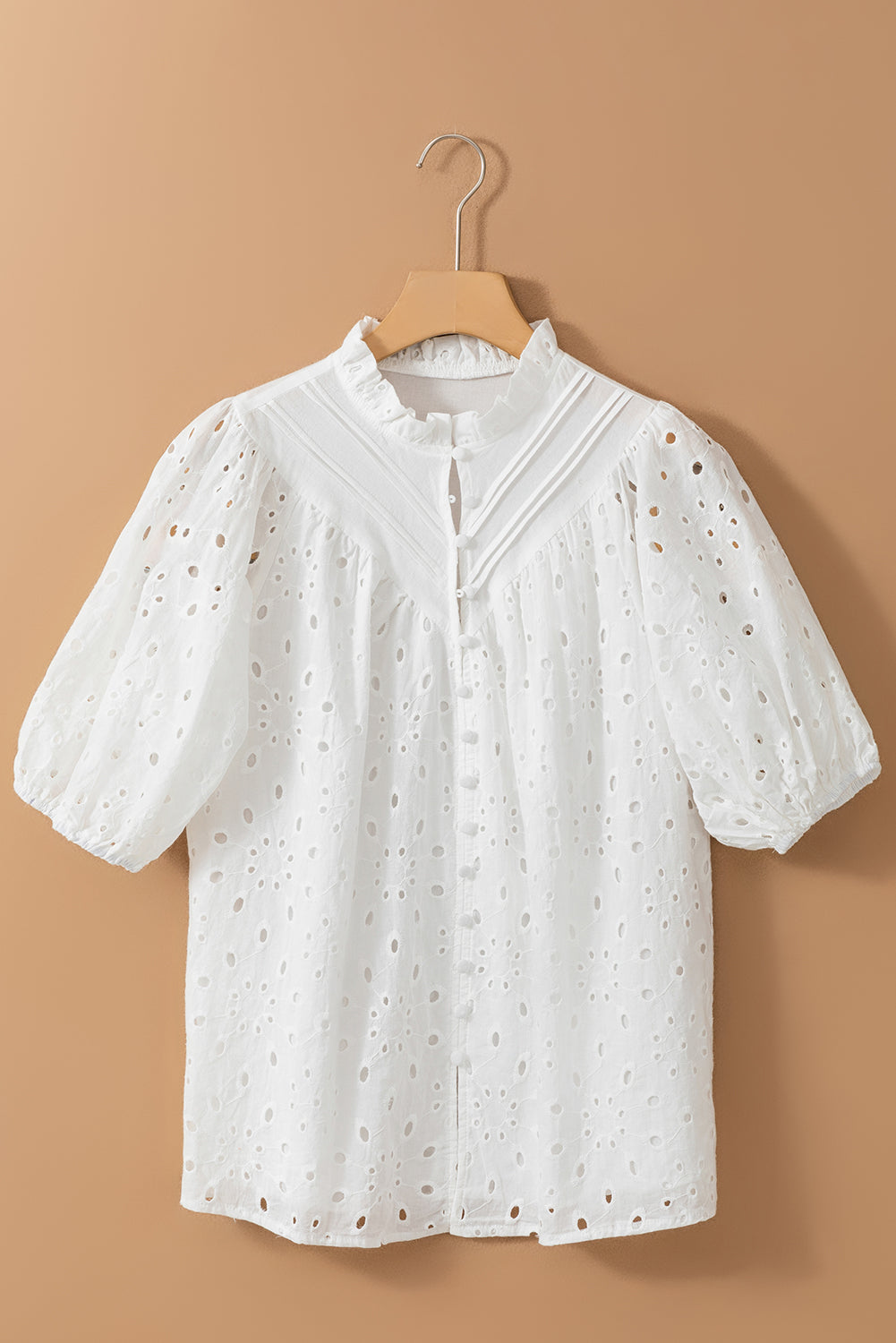 Green Flower Hollow-out Short Puff Sleeve BlouseMaterial:100%Cotton



		With charming floral details and hollow-out accents, this blouse offers a touch of elegance and femininity.
	
	
		Featuring short puff 