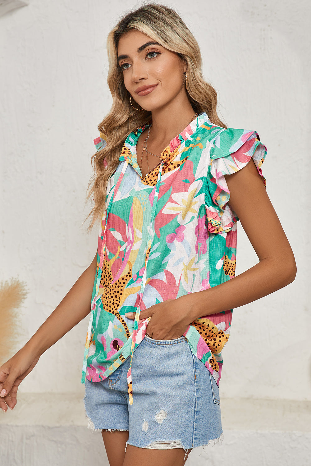 Green Tie Split Neck Ruffle Summer Cheetah Floral BlouseMaterial:100%Polyester

• Embrace the wild side of fashion with this blouse that effortlessly combines leopard print and floral patterns for a bold statement piece.