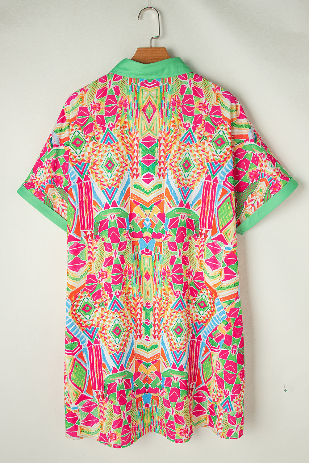 Orange Geometric Print Contrast Trim Short Sleeve Shirt DressMaterial:100%Polyester

• Stand out in vibrant orange hues with this dress featuring a geometric print that adds a trendy touch to your wardrobe. 
• The button-dow