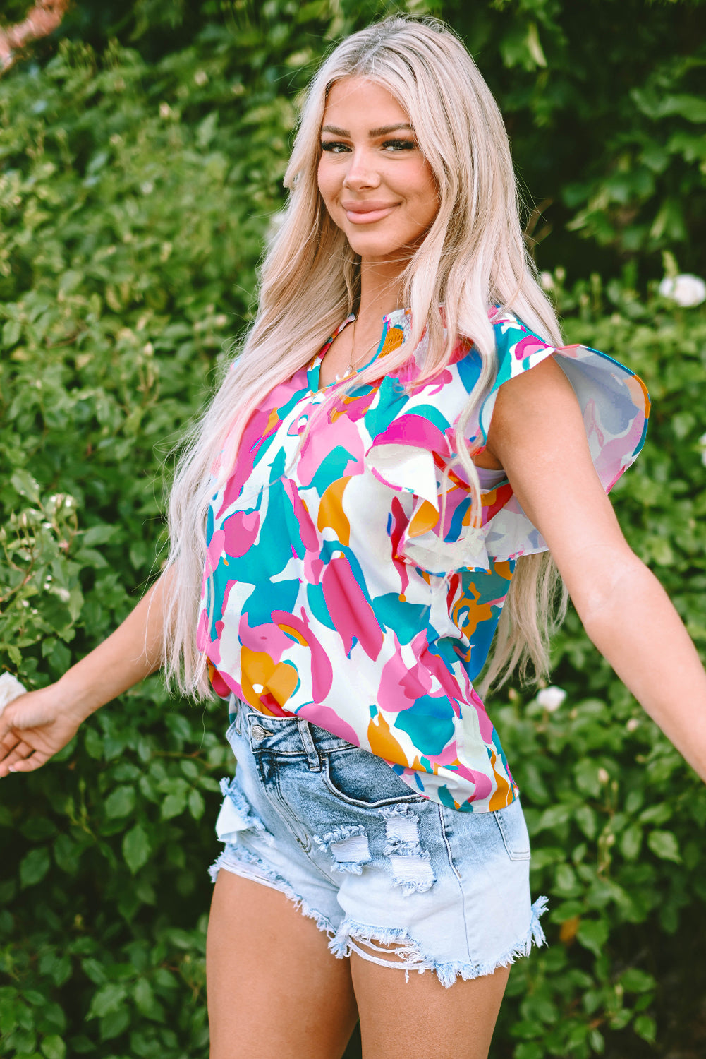 Green Abstract Print Smocked Notched Neck Ruffle Sleeve BlouseMaterial:100%Polyester

• Embrace a bohemian spirit with the blouse, featuring a vibrant green hue that adds a pop of color to any outfit.
• The abstract print des