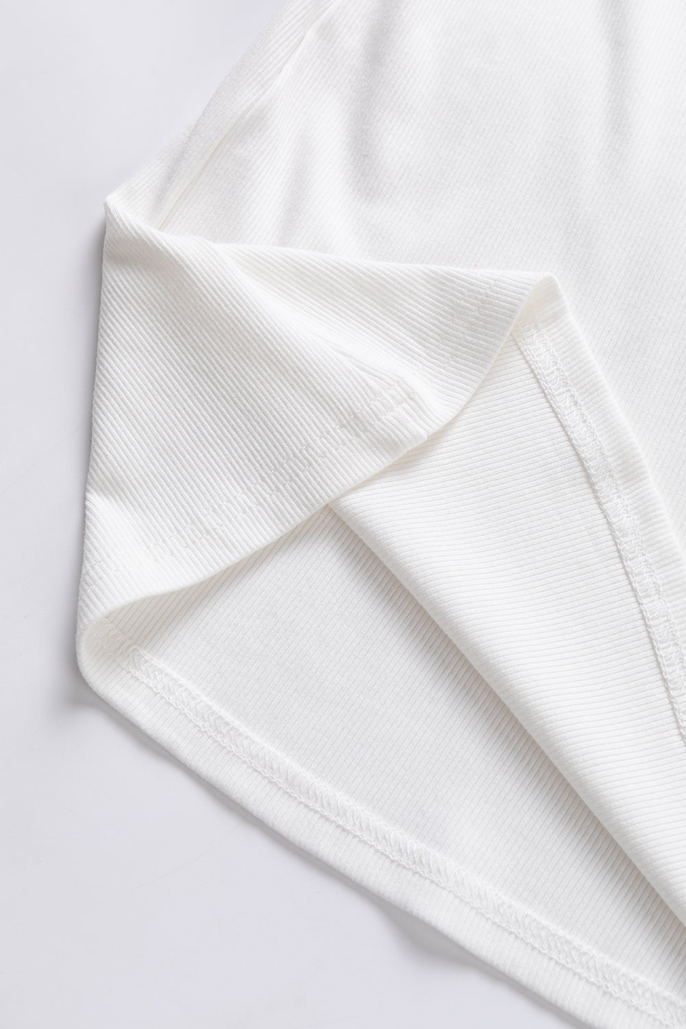 White Tweed Lantern Sleeve Patchwork BlouseMaterial:93%Viscose+7%Elastane



		The blouse features lantern sleeves, which are characterized by their voluminous and puffed shape. 
	
	
		The blouse can be 
