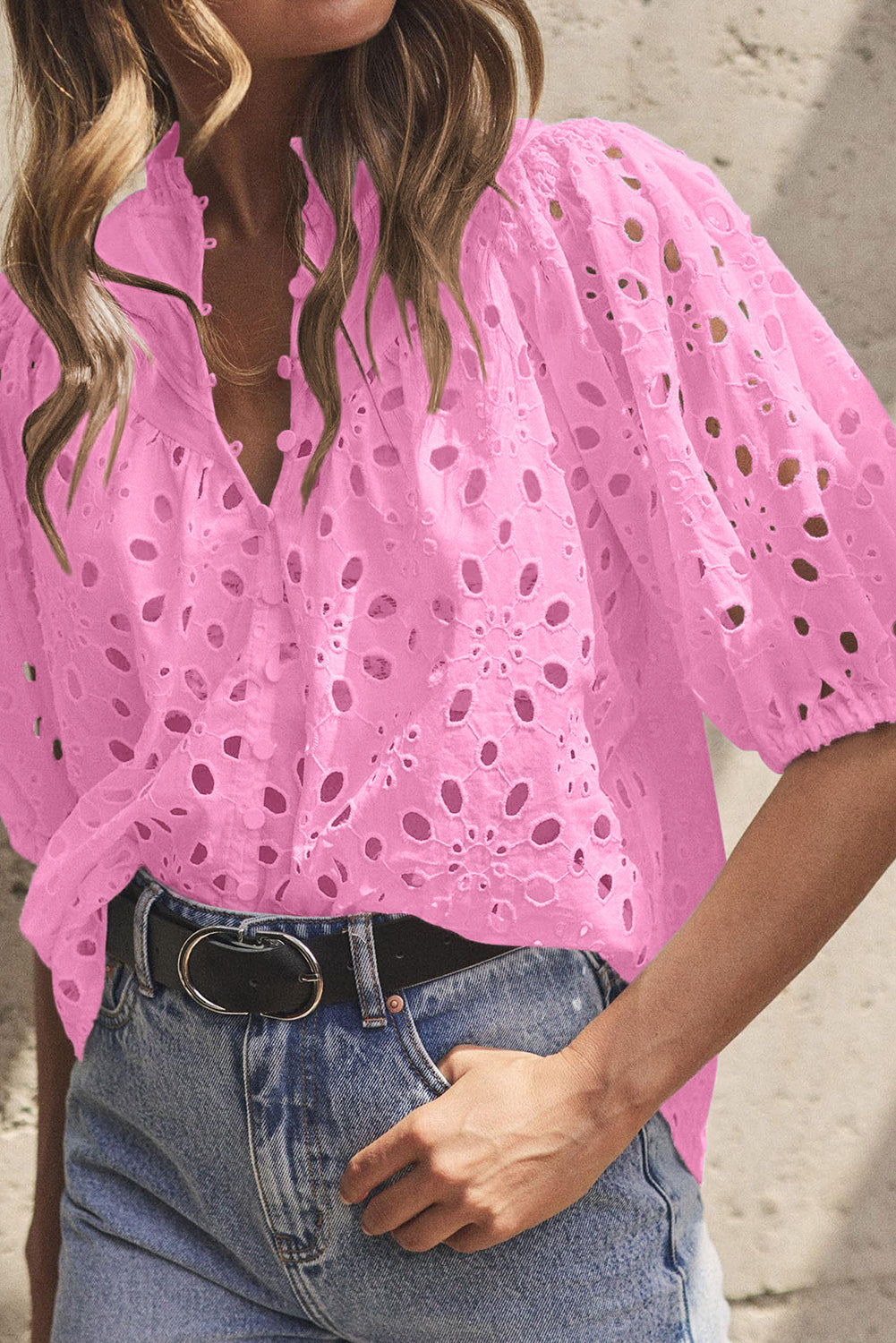 Green Flower Hollow-out Short Puff Sleeve BlouseMaterial:100%Cotton



		With charming floral details and hollow-out accents, this blouse offers a touch of elegance and femininity.
	
	
		Featuring short puff 