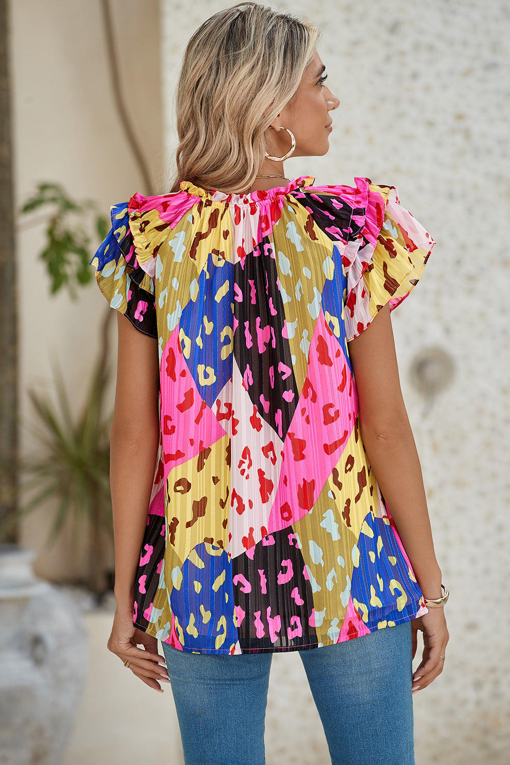 Multicolour Leopard Flutter Sleeve V Neck Crinkled BlouseMaterial:100%Polyester

• Stand out in style with this blouse, perfect for adding a touch of wild elegance to your wardrobe.
• The vibrant multicolored leopard pri