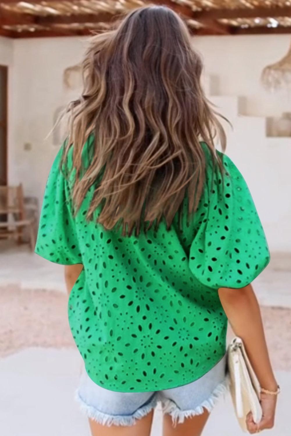 Green Flower Hollow-out Short Puff Sleeve BlouseMaterial:100%Cotton



		With charming floral details and hollow-out accents, this blouse offers a touch of elegance and femininity.
	
	
		Featuring short puff 
