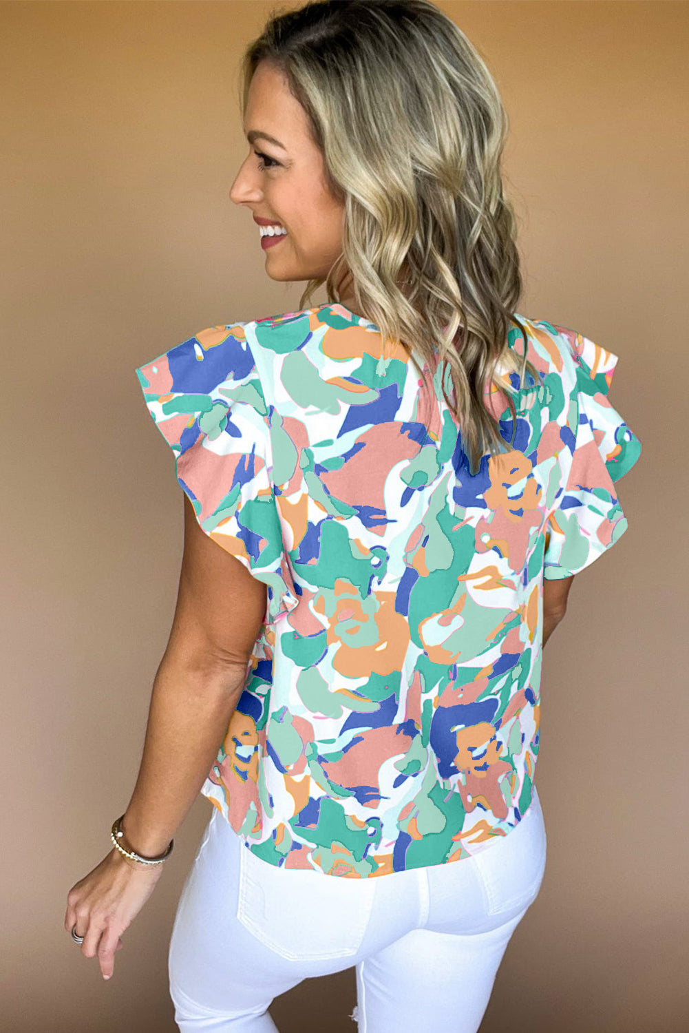 Green Abstract Print Smocked Notched Neck Ruffle Sleeve BlouseMaterial:100%Polyester

• Embrace a bohemian spirit with the blouse, featuring a vibrant green hue that adds a pop of color to any outfit.
• The abstract print des