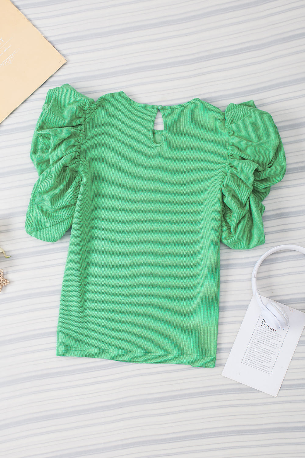 Green Solid Color Ruffle Sleeve Ribbed BlouseMaterial:65%cotton+33%polyester+2%Elastane



		The blouse features ruffle sleeves, which add a playful and romantic touch to the overall design. 
	
	
		The sol