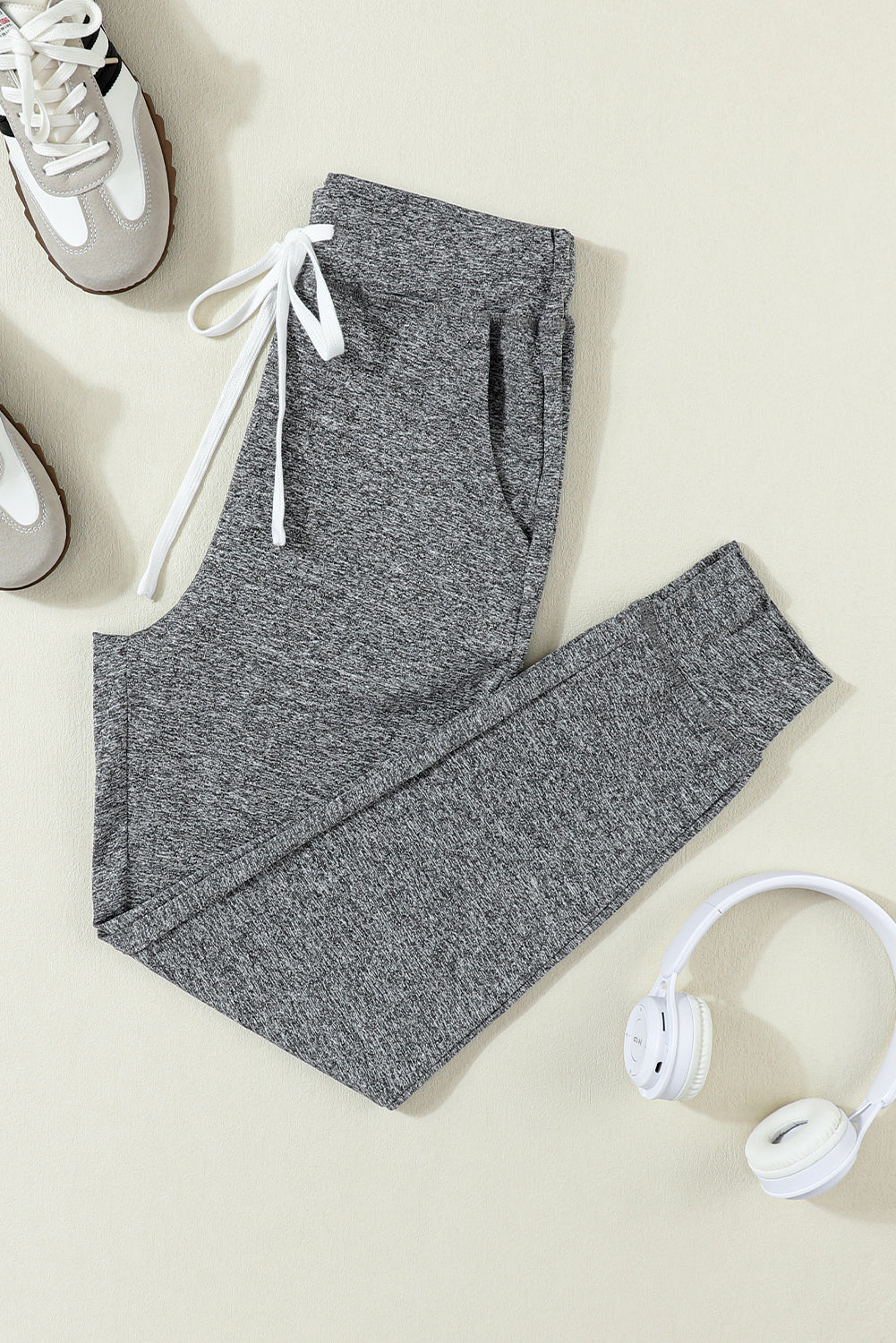 Black Casual Drawstring Drop Waist Pocketed JoggersMaterial:90%Polyester+10%Elastane



		Black can easily be paired with different tops and shoes, making it a go-to option for various outfits.
	
	
		The drawstr
