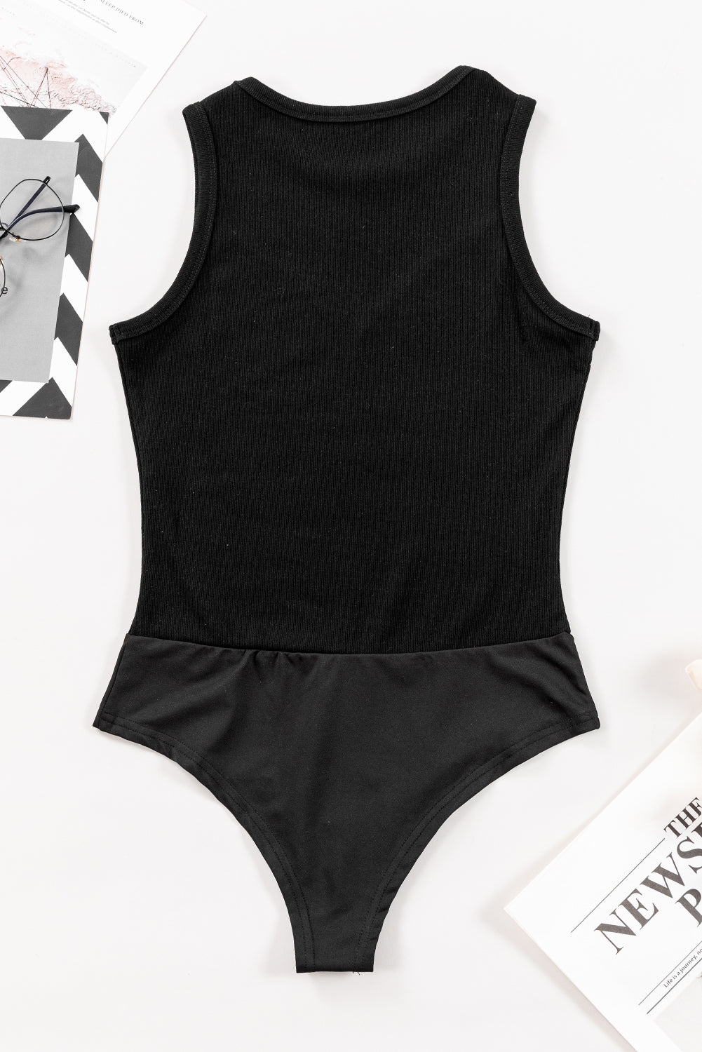 Black Mesh Patchwork Sleeveless Round Neck BodysuitMaterial:70%Polyester+25%Cotton+5%Elastane



		Ignite the allure with this black bodysuit, radiating sexiness and charm in a hot style. 
	
	
		The mesh patchwo