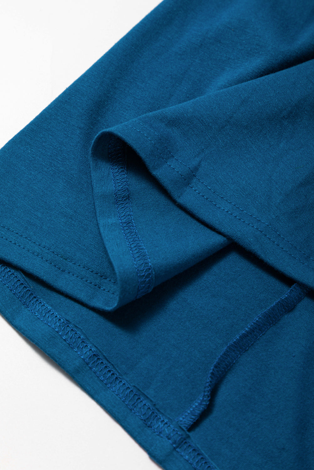 Peacock Blue Deep V Neck Ruched High Waist Midi DressMaterial:65%Polyester+30%Viscose+5%Elastane



		This concise long dress is versatile and suitable for various occasions. 
	
	
		The trendy high-waist look is e