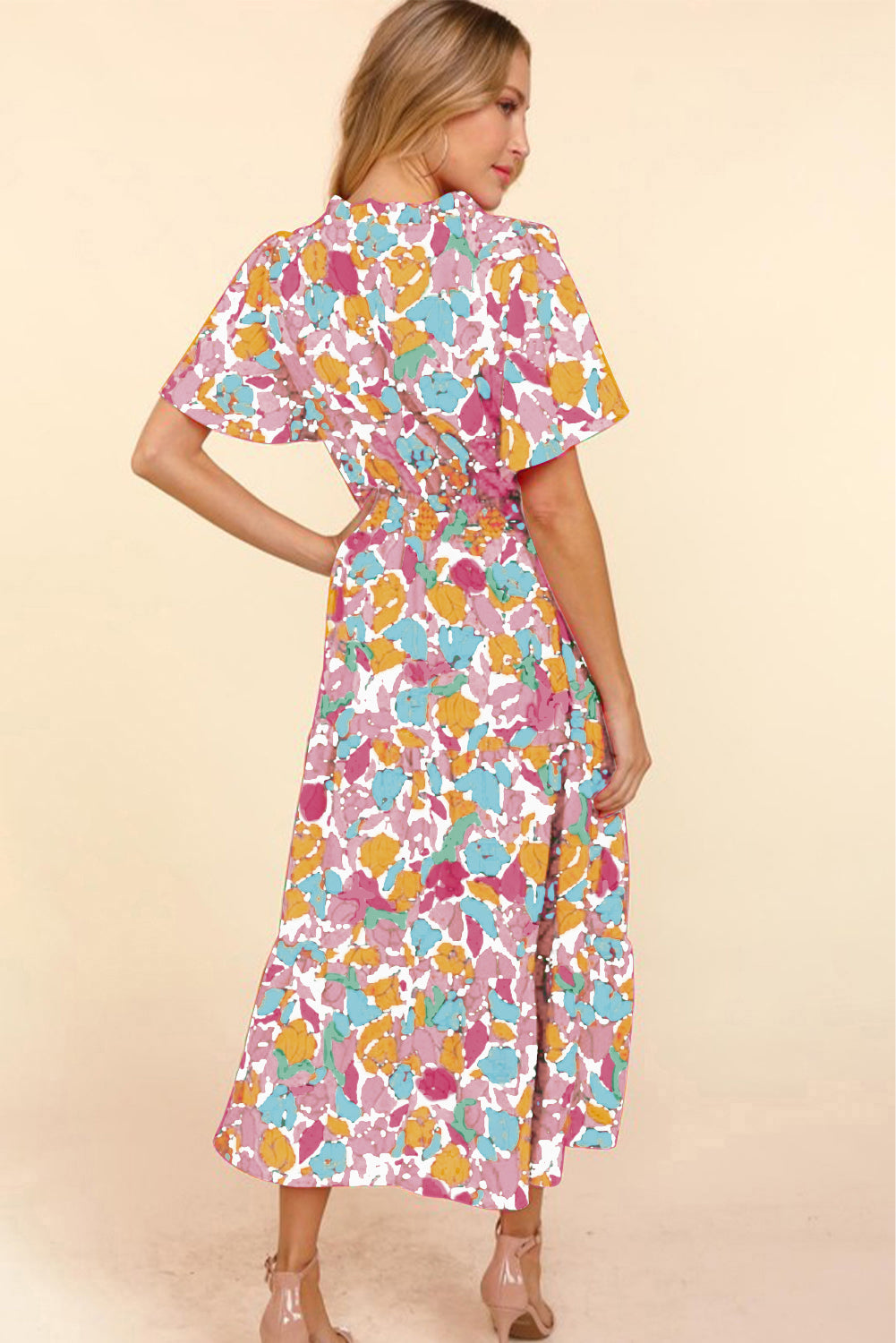 Rose Floral Flounce Sleeve Smocked Waist Tiered Maxi DressMaterial:100%Polyester

• Exude bohemian elegance in this maxi dress, featuring a smocked waist for a flattering silhouette.
• The tiered design adds a whimsical t