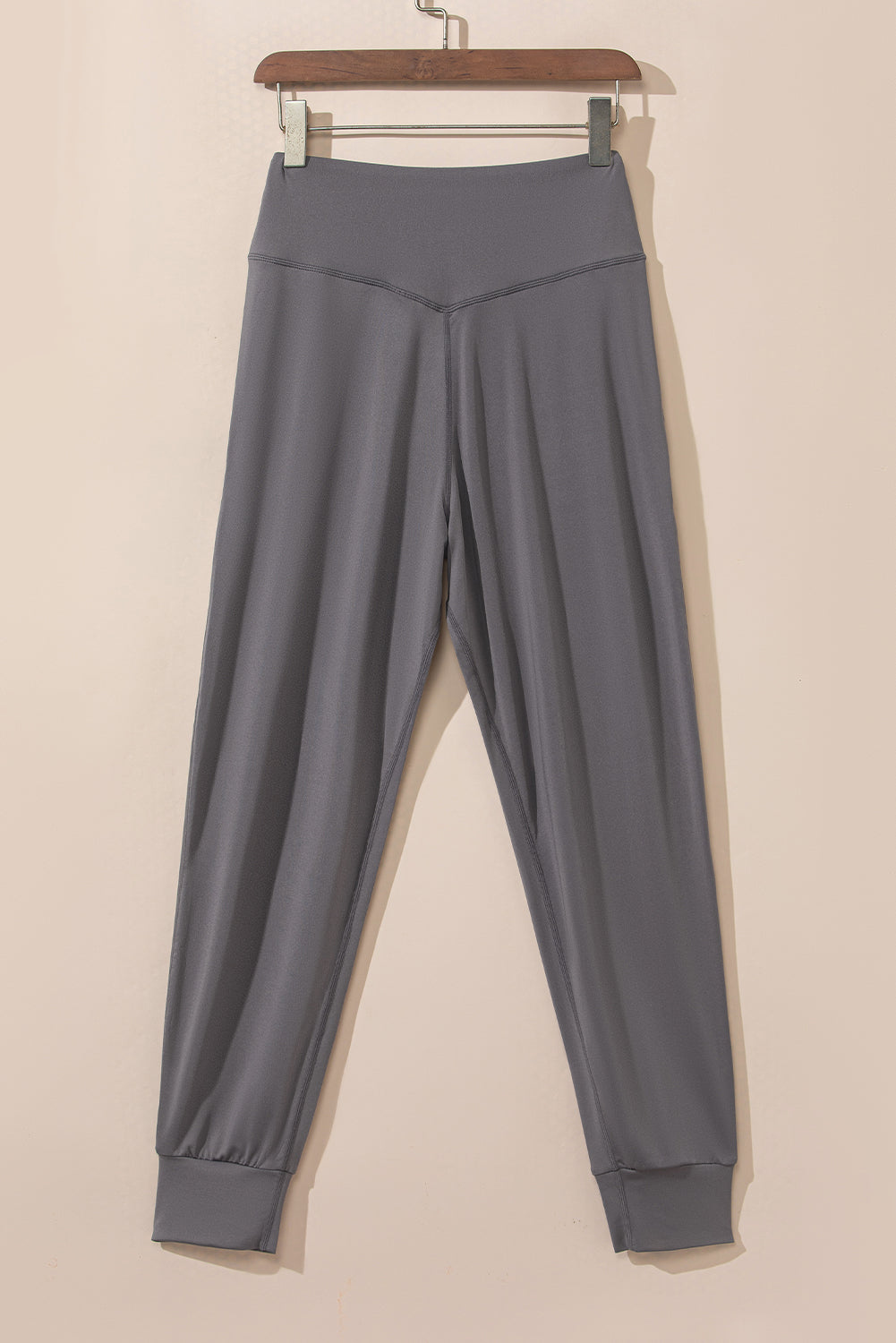 Black Exposed Seam High Waist Pocketed JoggersMaterial:100%Polyester



		These solid joggers are a versatile addition to your wardrobe, suitable for individuals of all body types.

	
		The exposed seam desi