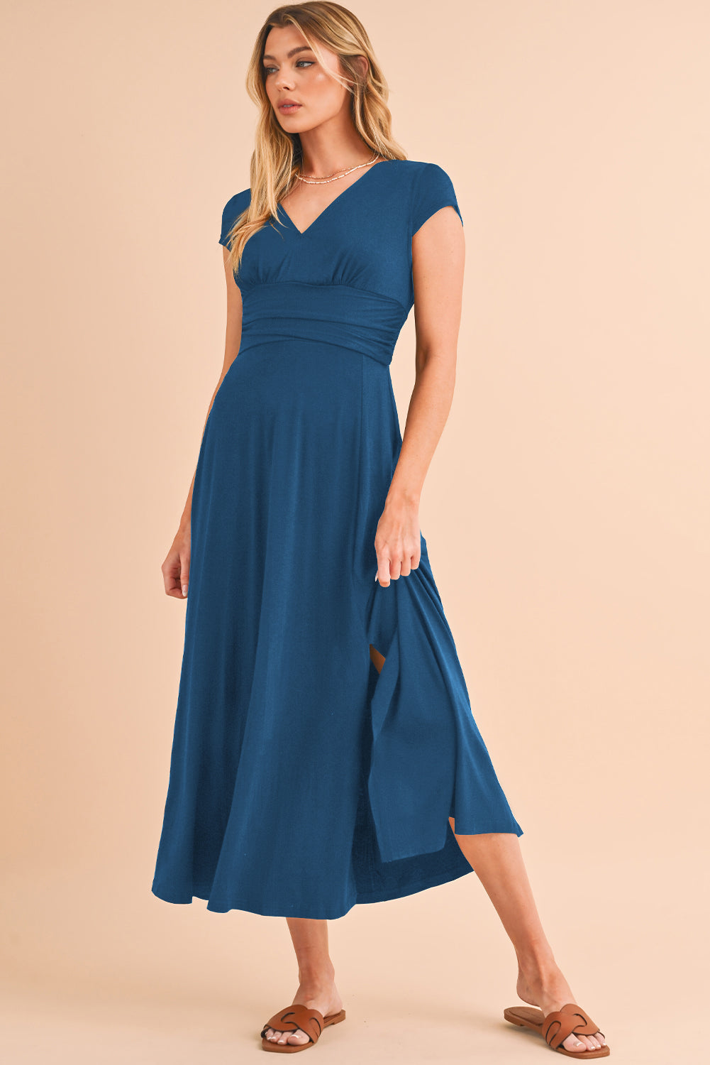 Peacock Blue Deep V Neck Ruched High Waist Midi DressMaterial:65%Polyester+30%Viscose+5%Elastane



		This concise long dress is versatile and suitable for various occasions. 
	
	
		The trendy high-waist look is e