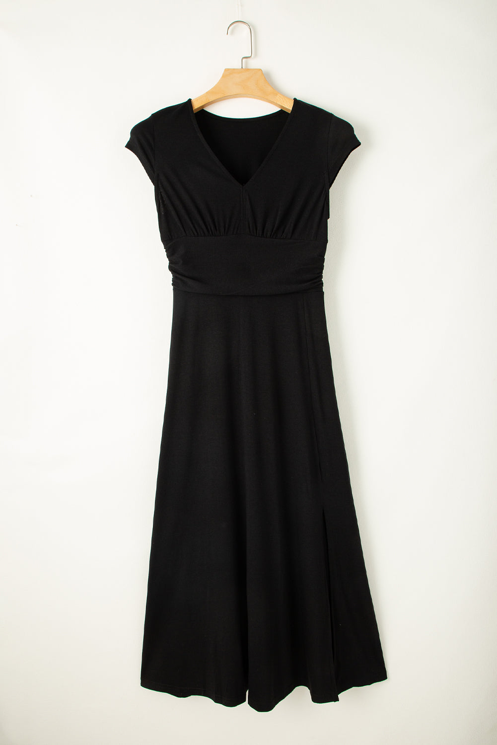 Peacock Blue Deep V Neck Ruched High Waist Midi DressMaterial:65%Polyester+30%Viscose+5%Elastane



		This concise long dress is versatile and suitable for various occasions. 
	
	
		The trendy high-waist look is e