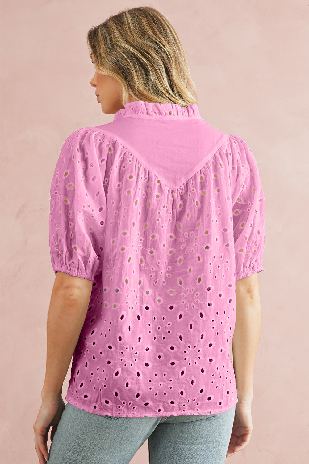 Green Flower Hollow-out Short Puff Sleeve BlouseMaterial:100%Cotton



		With charming floral details and hollow-out accents, this blouse offers a touch of elegance and femininity.
	
	
		Featuring short puff 