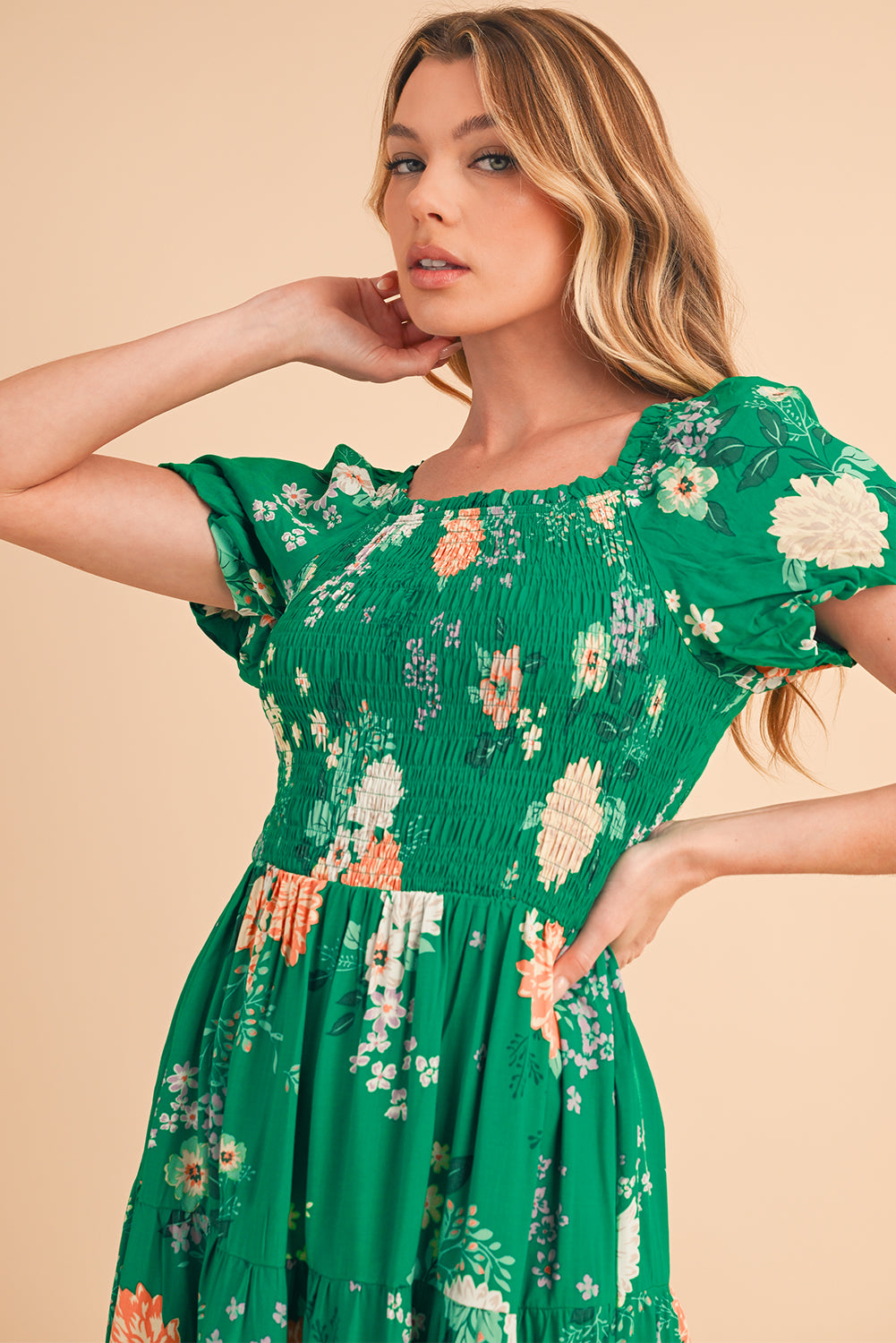Green Floral Print Bubble Sleeve Smocked Tiered Midi DressMaterial:100%Viscose



		This chic dress adds a vibrant and feminine touch, creating a romantic look
	
	
		The smocked panel provides a fitted and flattering w