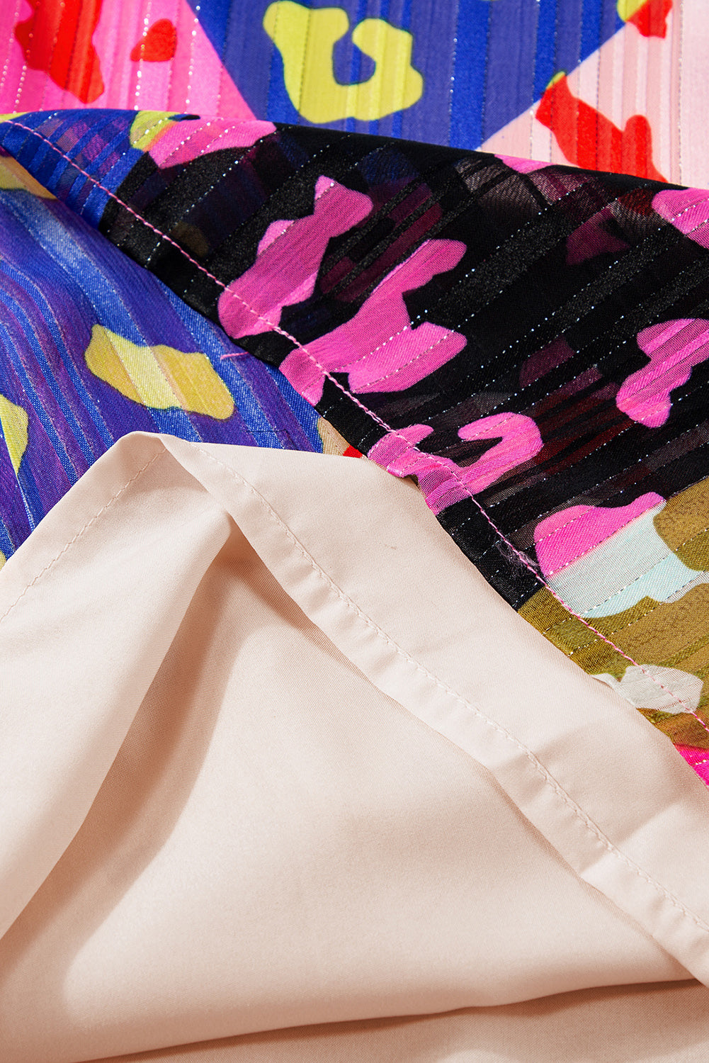 Multicolour Leopard Flutter Sleeve V Neck Crinkled BlouseMaterial:100%Polyester

• Stand out in style with this blouse, perfect for adding a touch of wild elegance to your wardrobe.
• The vibrant multicolored leopard pri