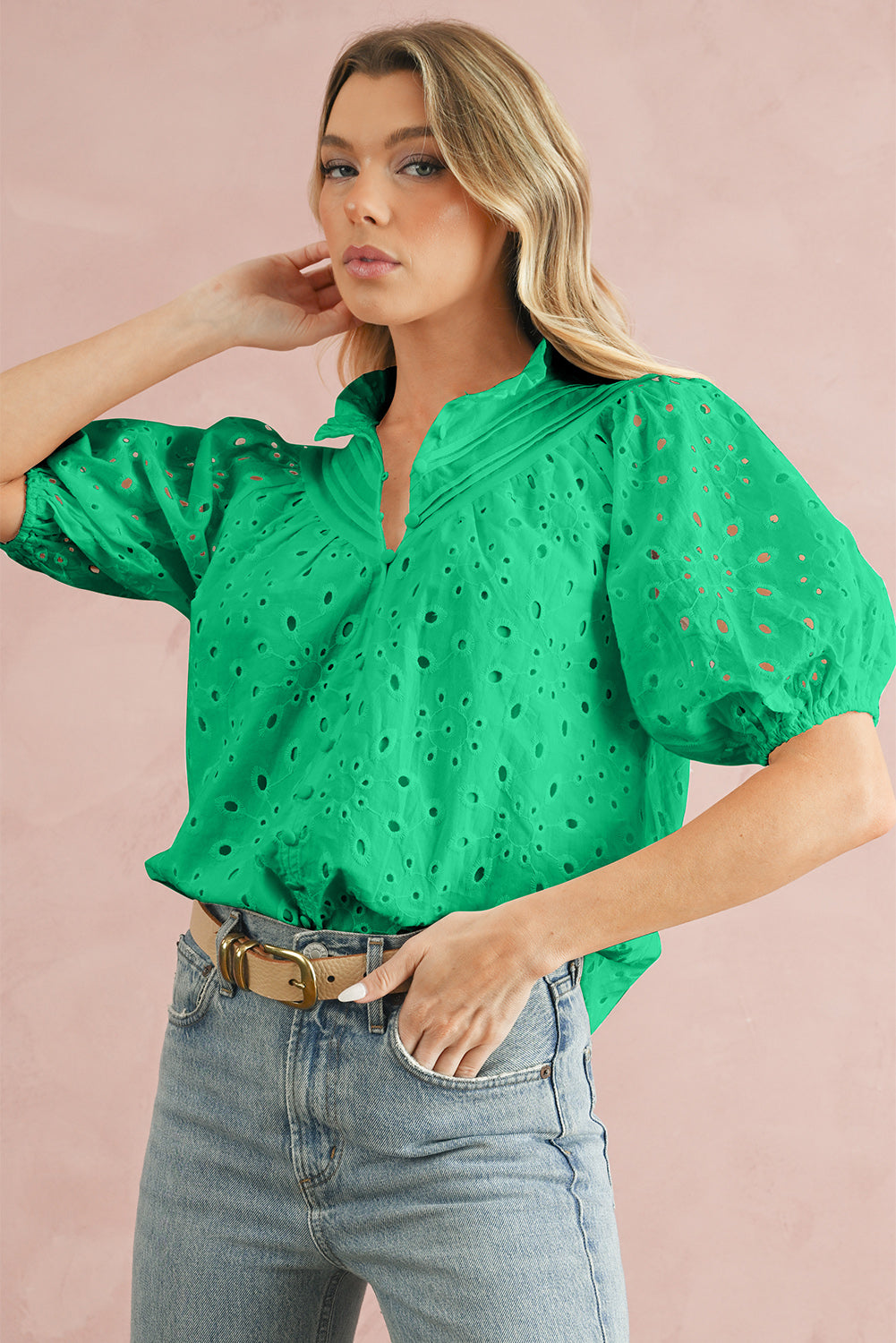 Green Flower Hollow-out Short Puff Sleeve BlouseMaterial:100%Cotton



		With charming floral details and hollow-out accents, this blouse offers a touch of elegance and femininity.
	
	
		Featuring short puff 