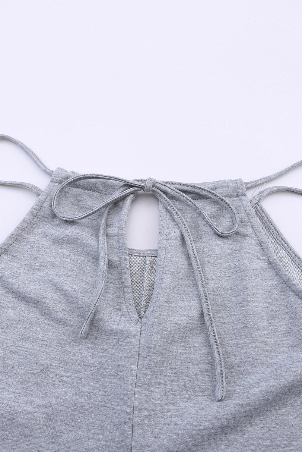 Gray Loose Fit Side Pockets Spaghetti Strap Wide Leg JumpsuitMaterial:65%Polyester+30%Cotton+5%Elastane



		Featuring a loose fit, the wide leg
jumpsuit provides freedom of movement
	
	
		Spaghetti straps highlight wome