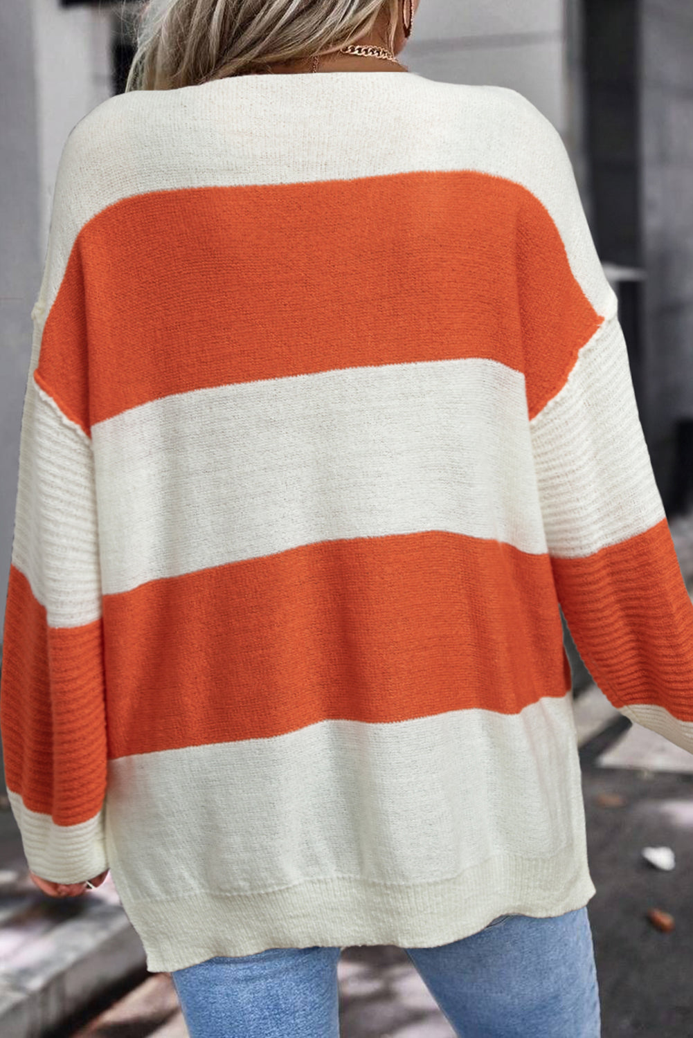 Orange Colorblock V Neck Side Slits SweaterMaterial:100%Acrylic

• Stand out in style with our sweater, blending casual stripes with a trendy rib-knit design.
• The vibrant orange hues add a pop of color to