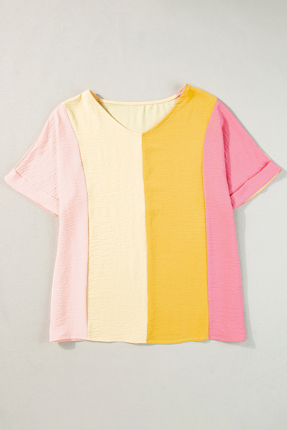Apricot Colorblock Patchwork V-Neck Crinkled BlouseMaterial:100%Polyester



		Step up your style game with our blouse, a versatile piece that effortlessly combines elegance and comfort.
	
	
		This blouse featur
