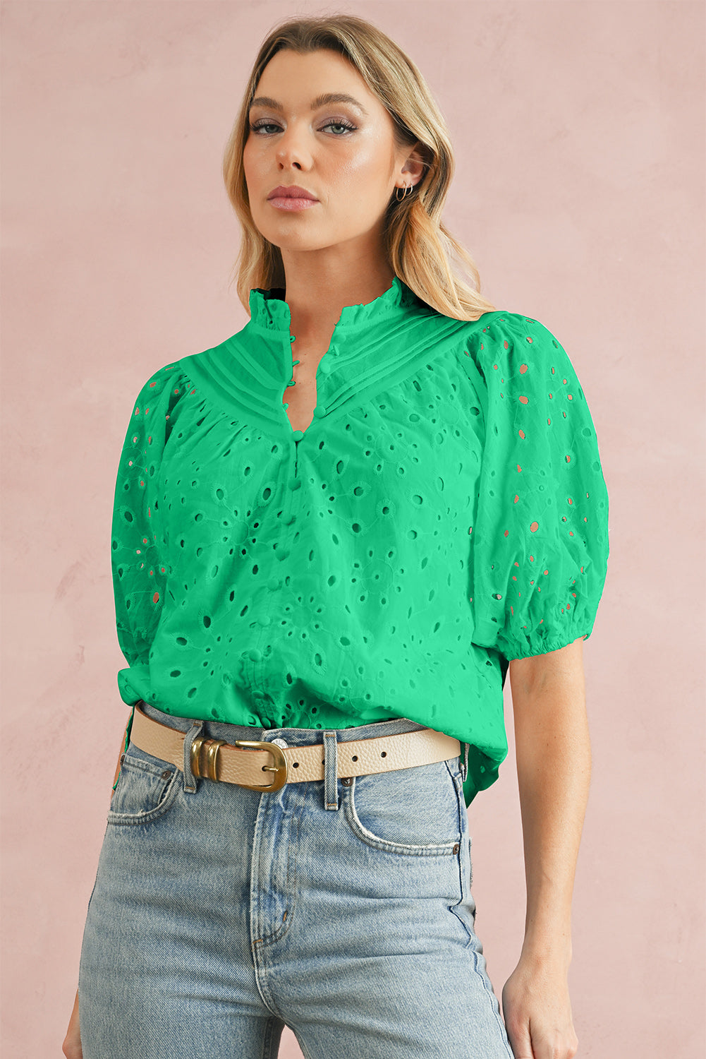 Green Flower Hollow-out Short Puff Sleeve BlouseMaterial:100%Cotton



		With charming floral details and hollow-out accents, this blouse offers a touch of elegance and femininity.
	
	
		Featuring short puff 