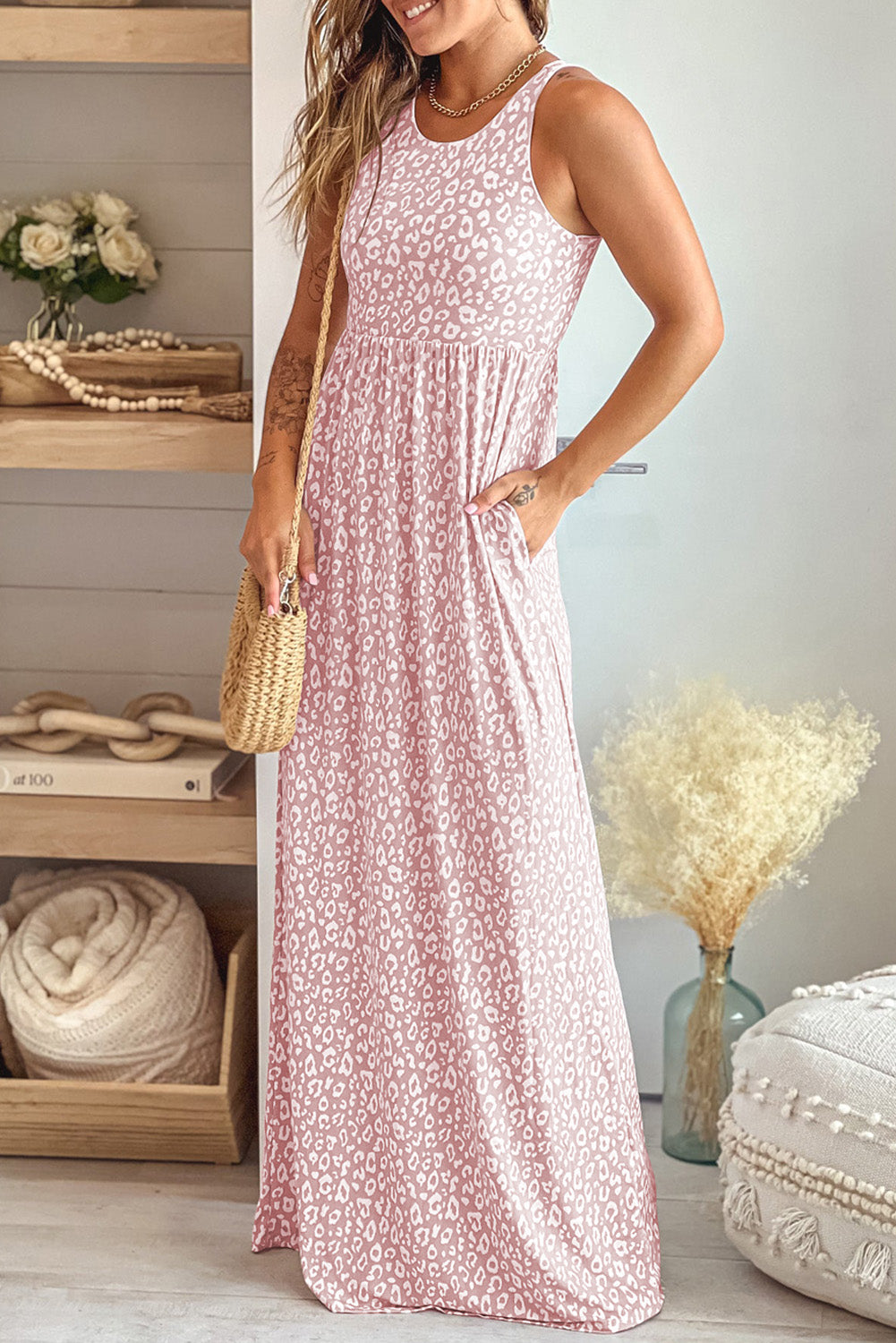 Pink Sleeveless Floor Length Leopard Print Dress with PocketsMaterial:95%POLYESTER+5%ELASTANE



		•The dress features a bold and eye-catching leopard print design.
	
	
		•The floor length and sleeveless design make it pe