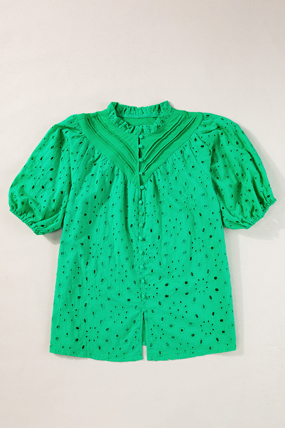 Green Flower Hollow-out Short Puff Sleeve BlouseMaterial:100%Cotton



		With charming floral details and hollow-out accents, this blouse offers a touch of elegance and femininity.
	
	
		Featuring short puff 