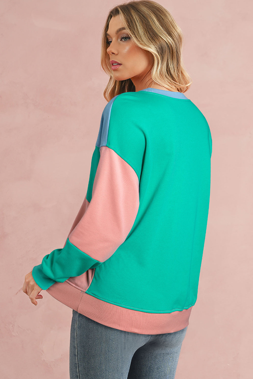 Bright Pink Colorblock Patchwork Drop Shoulder SweatshirtMaterial:70%Polyester+30%Cotton

• Embrace a blend of casual charm and trendy style with our sweatshirt, perfect for a relaxed yet fashionable look. 
• Crafted wit