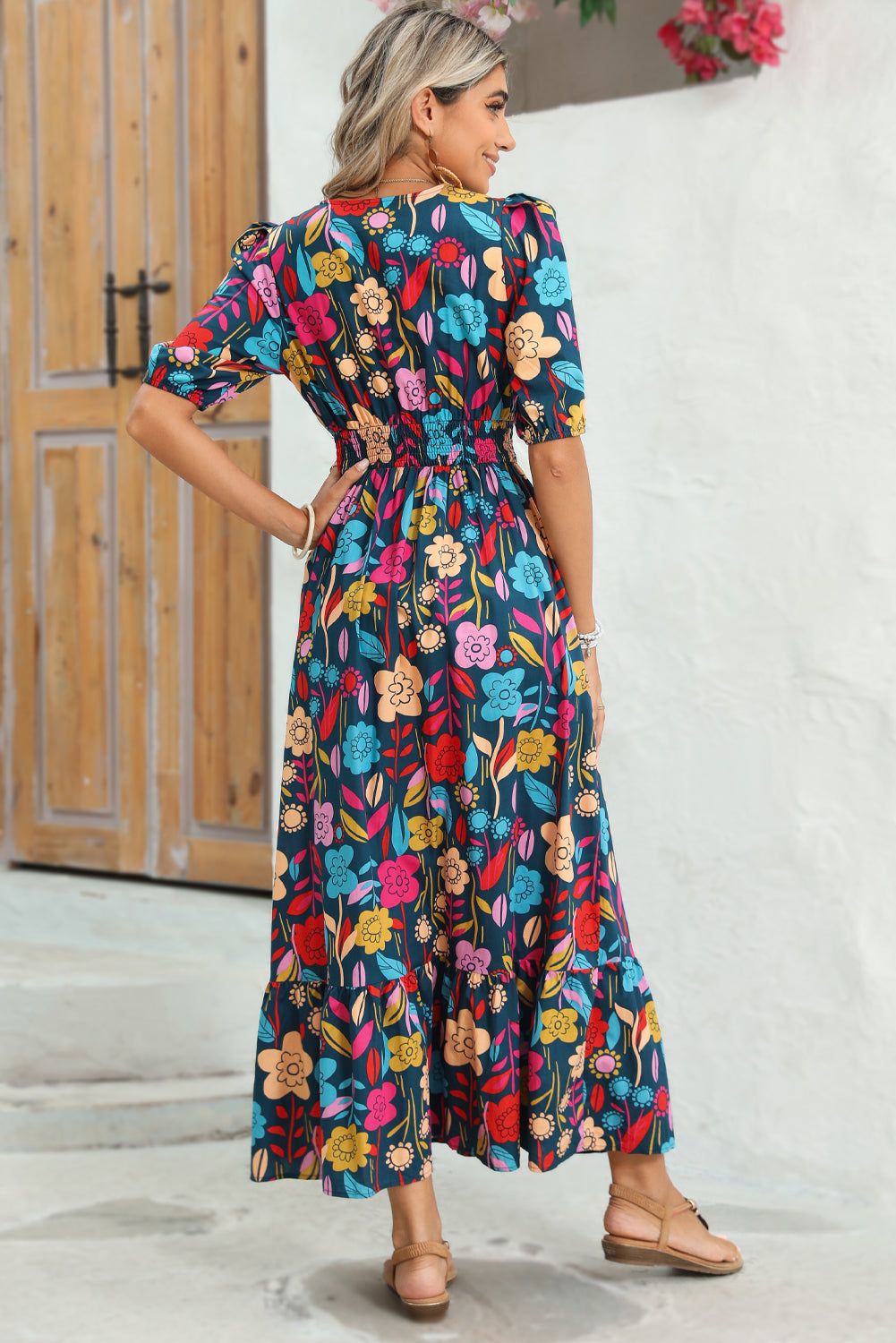 Green Floral Print Split V Neck Puff Sleeve Maxi DressMaterial:100%Cotton



		The dress is made from a soft and breathable fabric, ensuring comfort and a lightweight feel.
	
	
		This maxi dress features a split V 