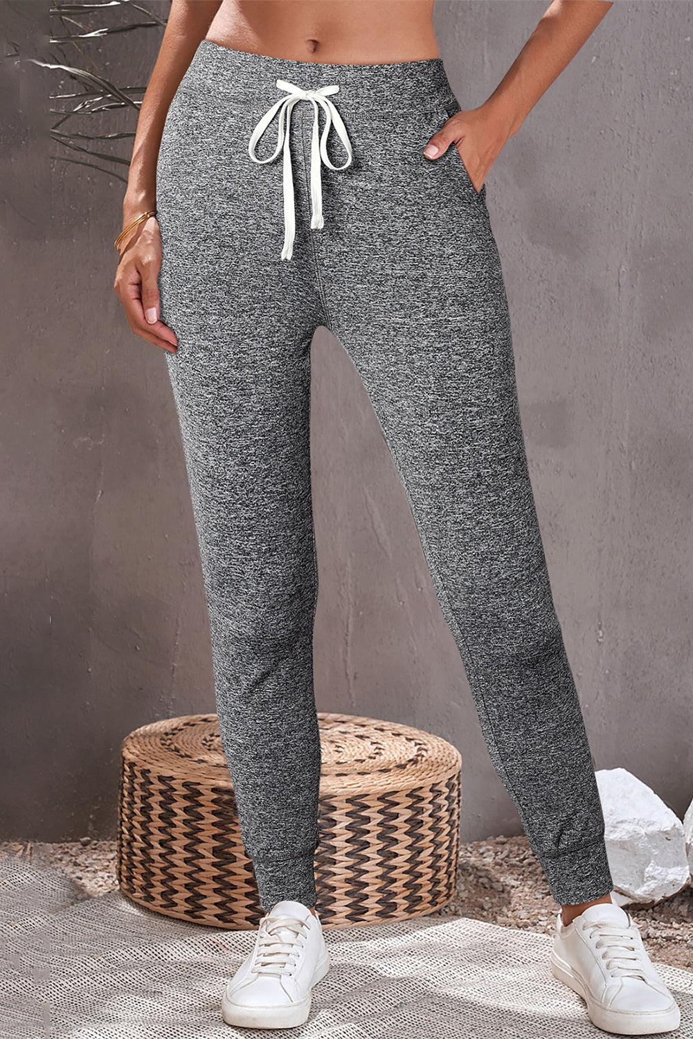 Black Casual Drawstring Drop Waist Pocketed JoggersMaterial:90%Polyester+10%Elastane



		Black can easily be paired with different tops and shoes, making it a go-to option for various outfits.
	
	
		The drawstr