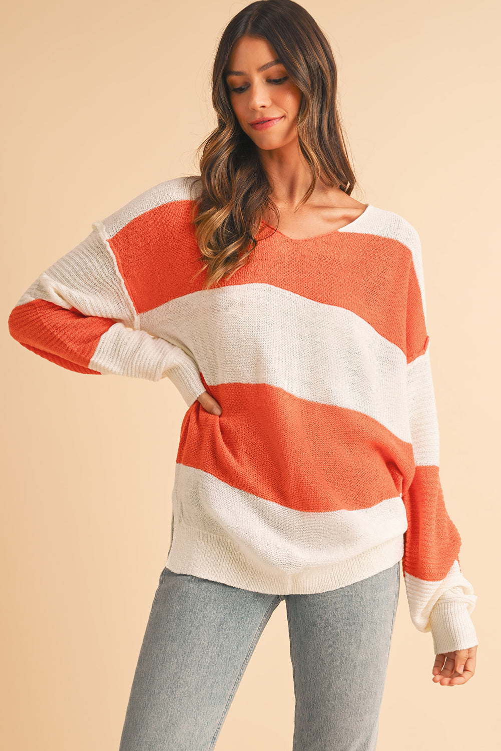 Orange Colorblock V Neck Side Slits SweaterMaterial:100%Acrylic

• Stand out in style with our sweater, blending casual stripes with a trendy rib-knit design.
• The vibrant orange hues add a pop of color to