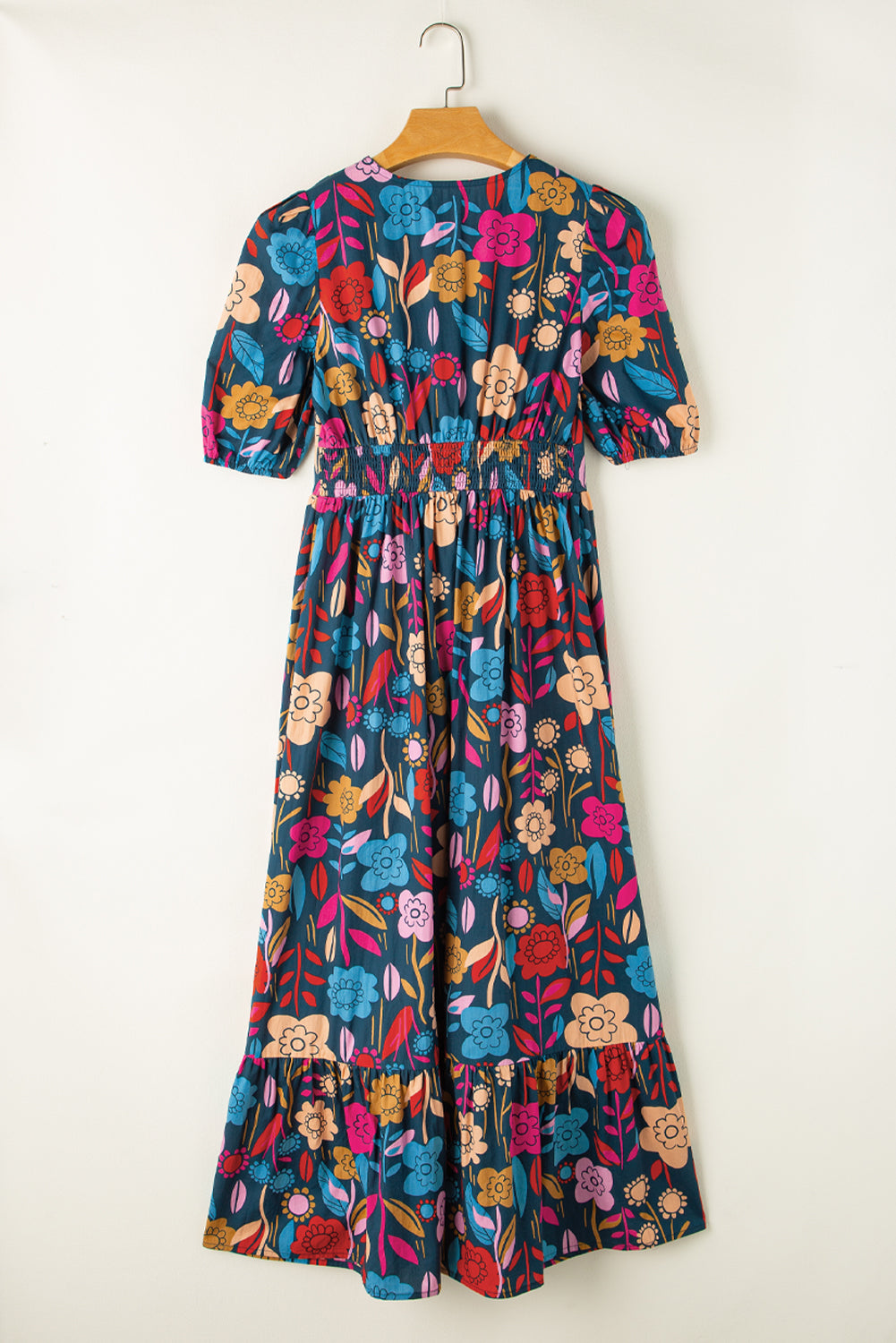 Green Floral Print Split V Neck Puff Sleeve Maxi DressMaterial:100%Cotton



		The dress is made from a soft and breathable fabric, ensuring comfort and a lightweight feel.
	
	
		This maxi dress features a split V 